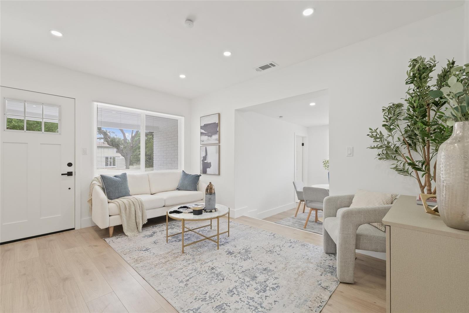 3008 W VAN BUREN DR