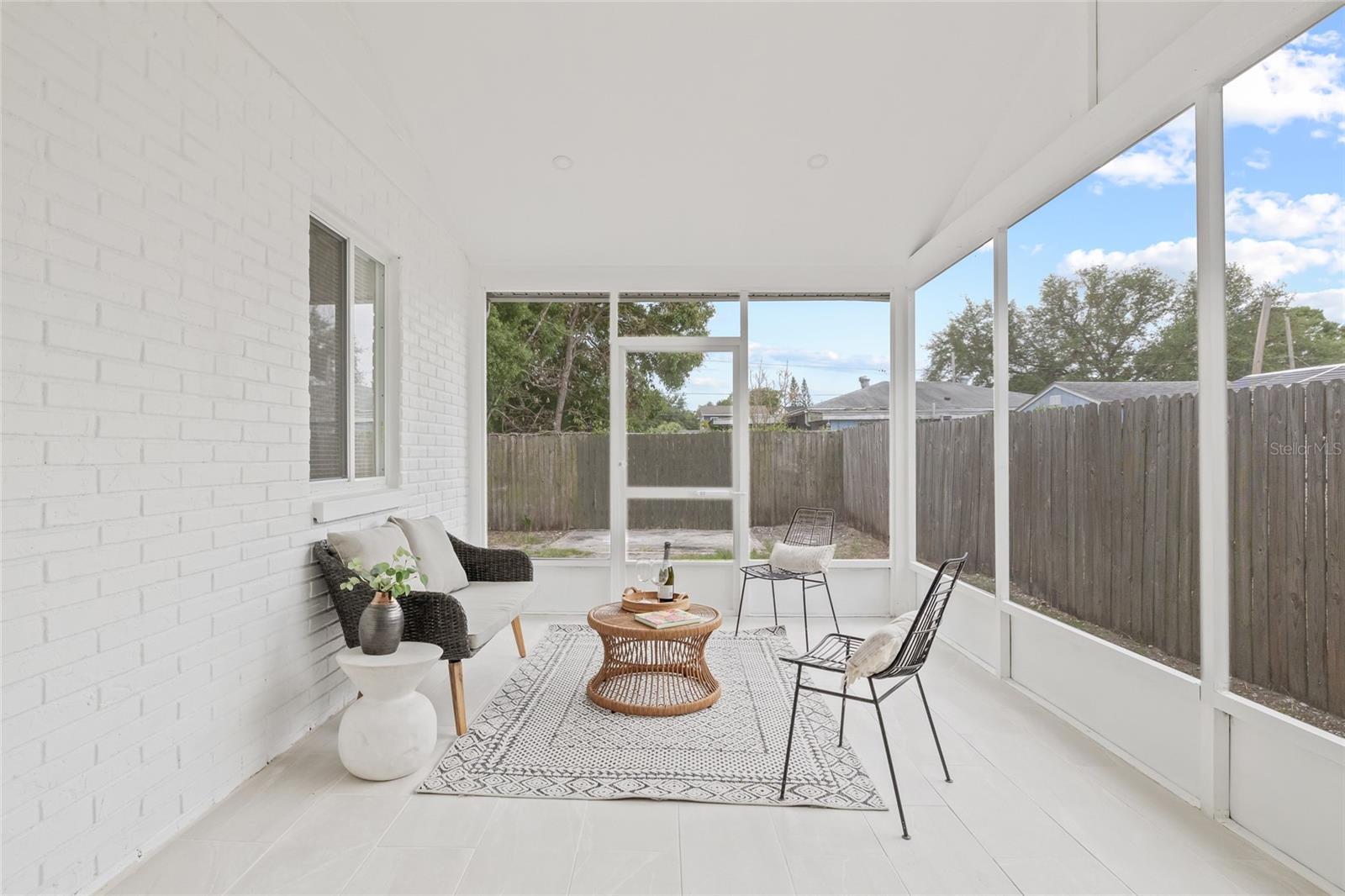 3008 W VAN BUREN DR