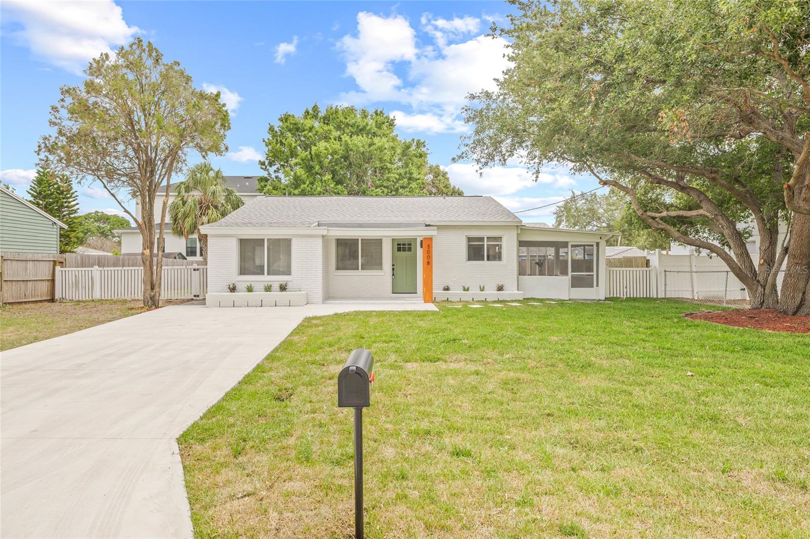 3008 W VAN BUREN DR