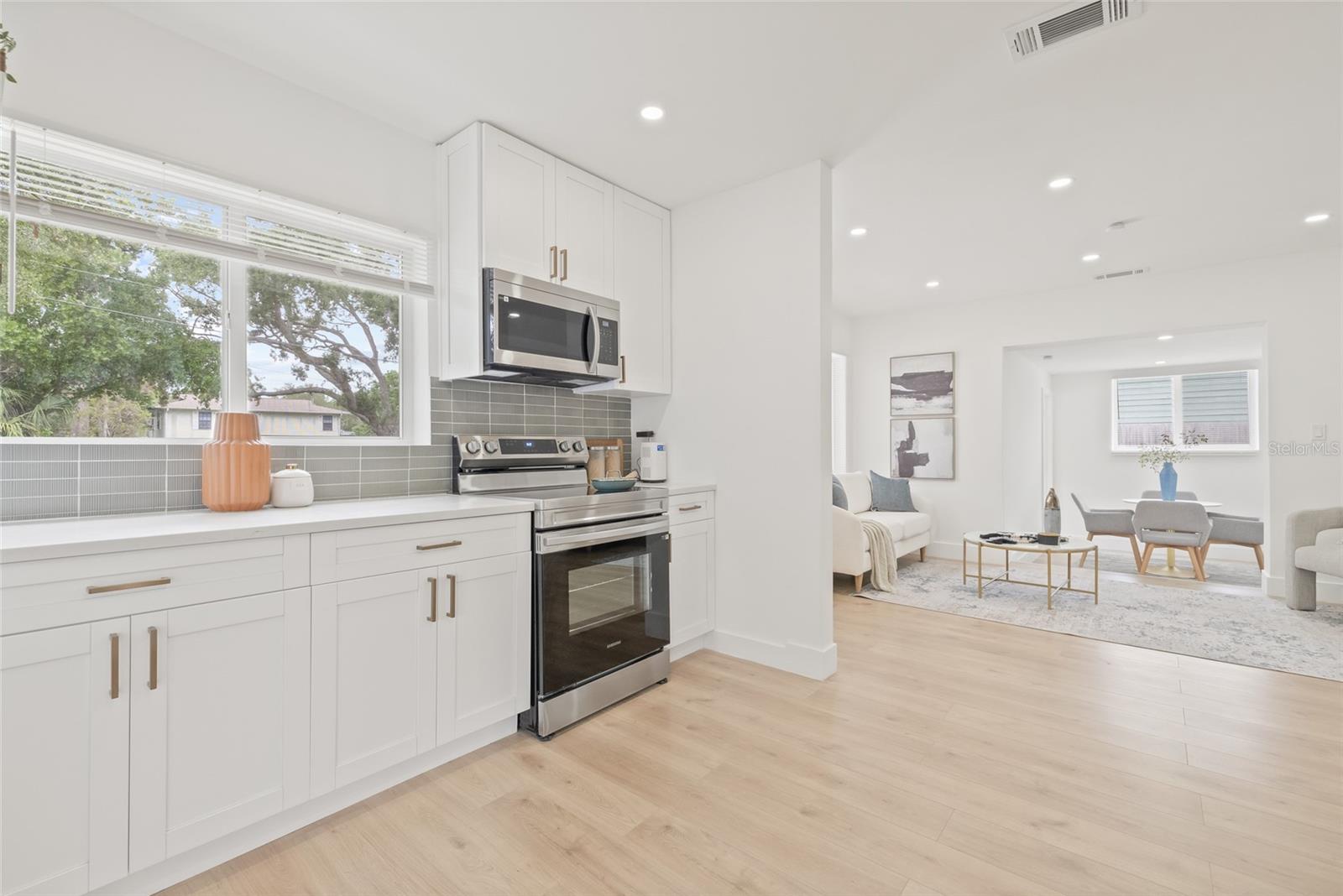 3008 W VAN BUREN DR
