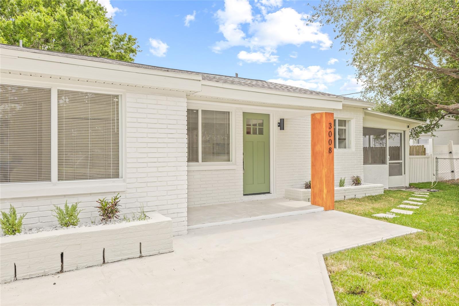 3008 W VAN BUREN DR