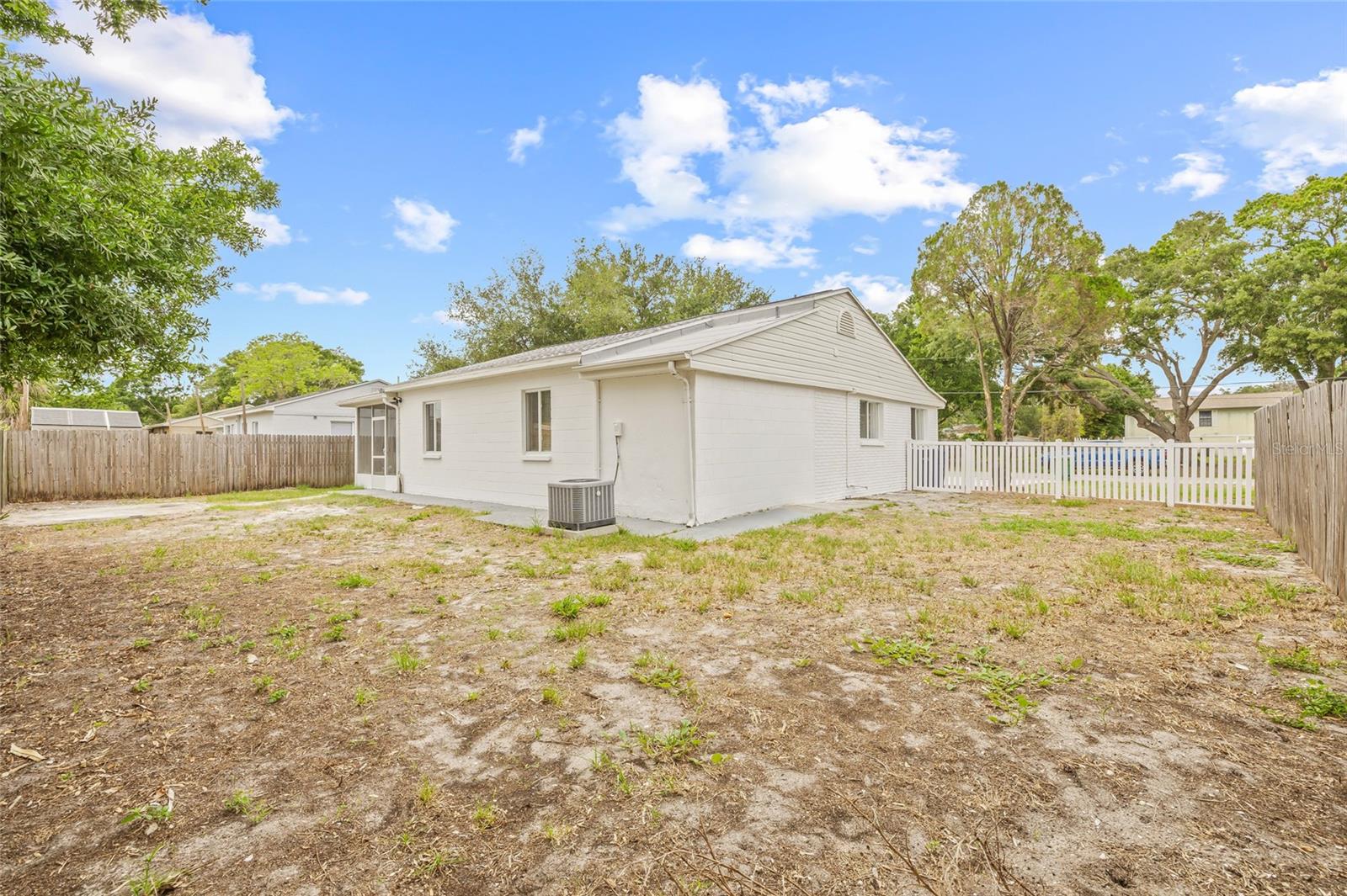 3008 W VAN BUREN DR
