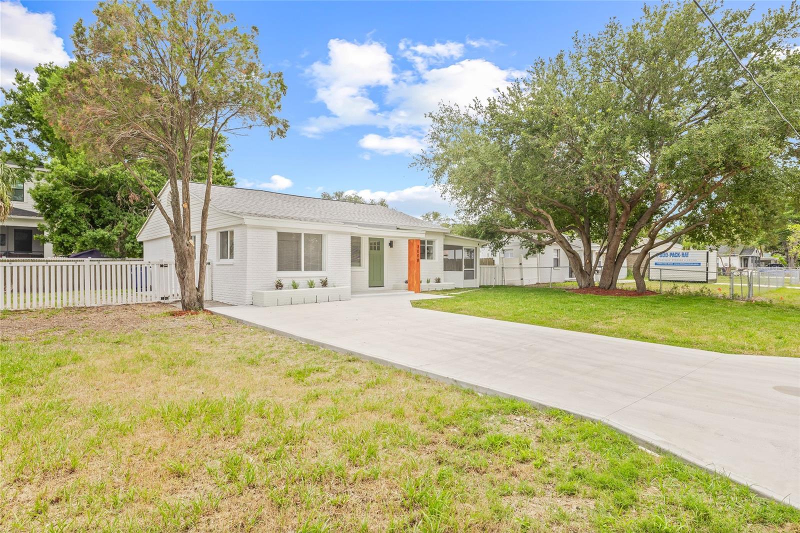 3008 W VAN BUREN DR