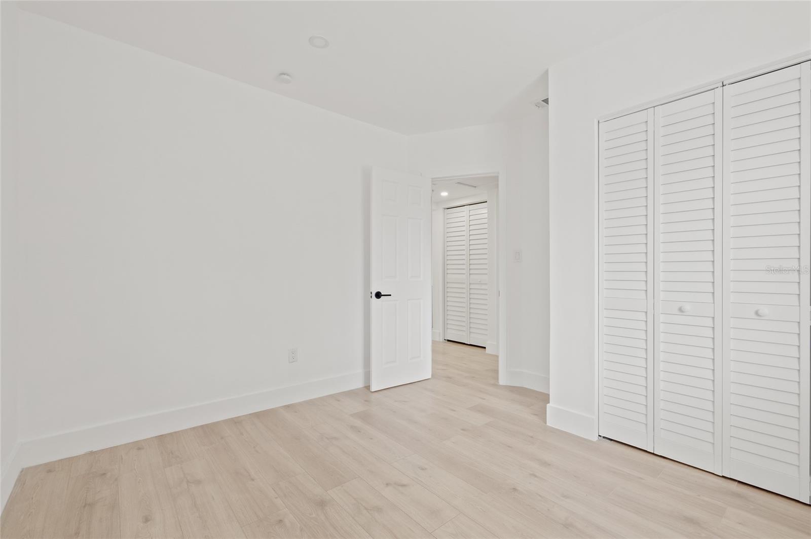 3008 W VAN BUREN DR