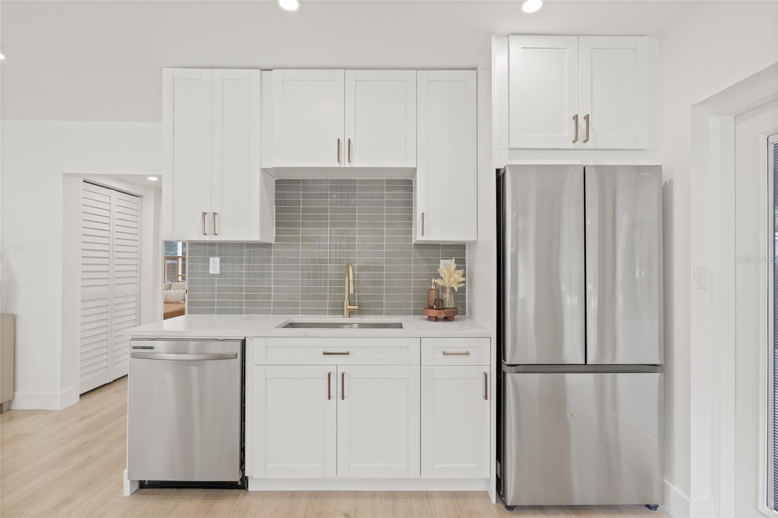 3008 W VAN BUREN DR