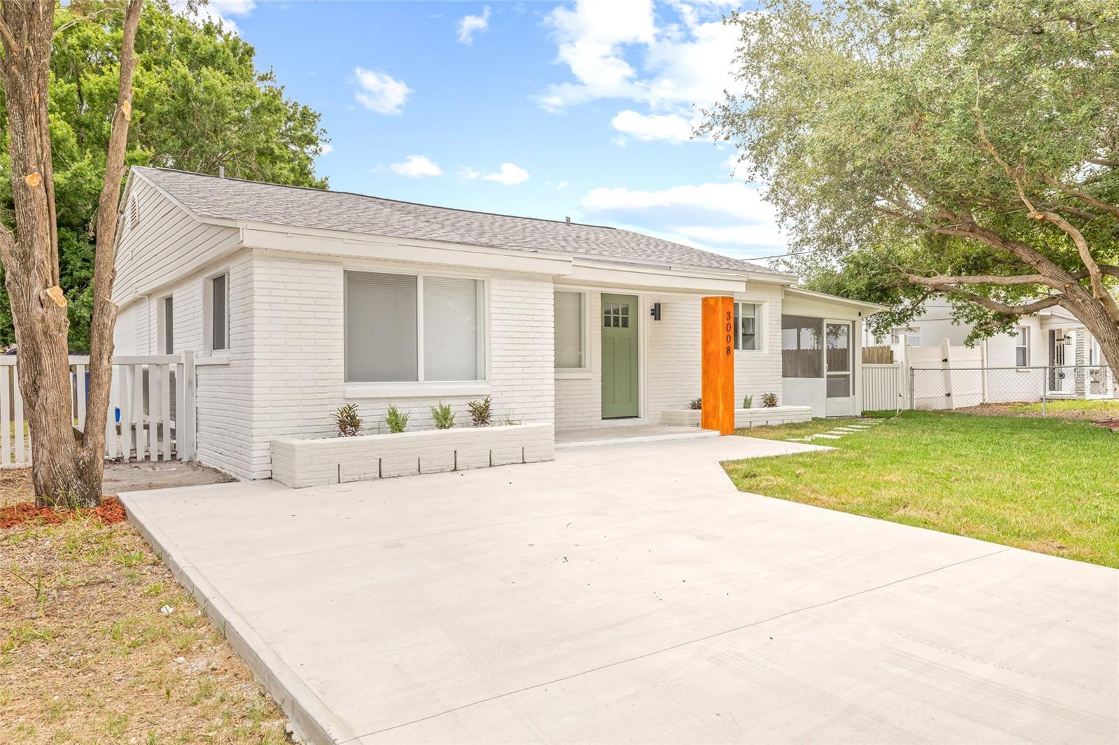 3008 W VAN BUREN DR