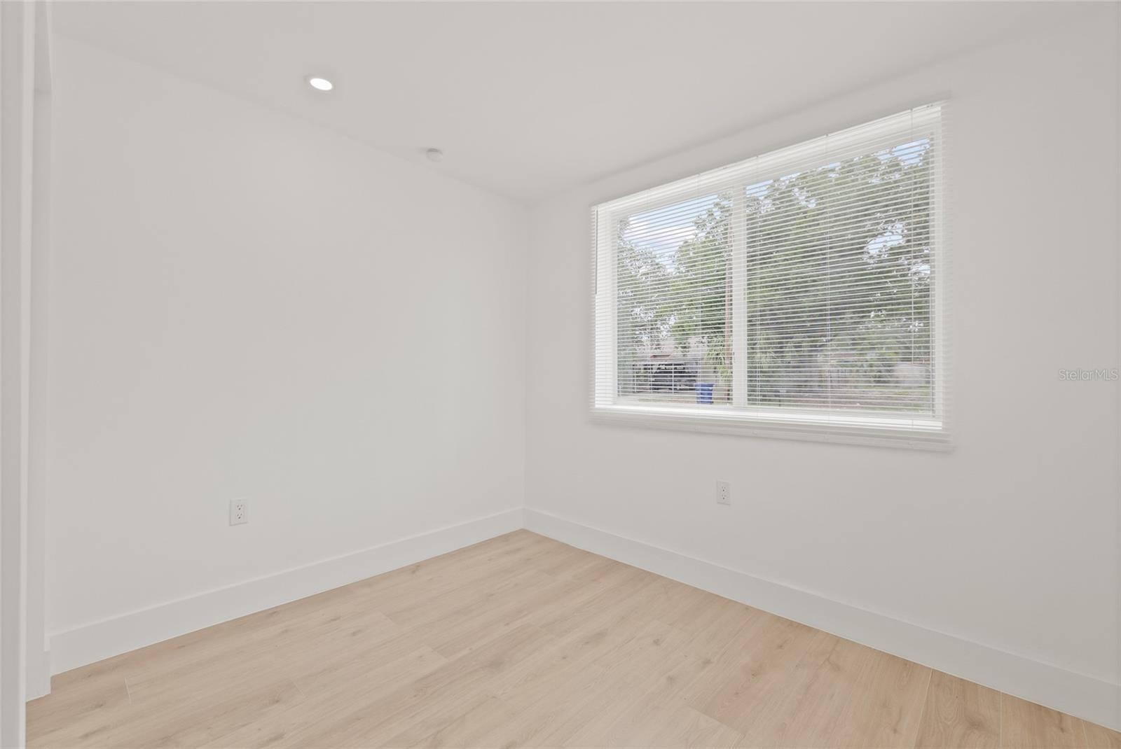 3008 W VAN BUREN DR