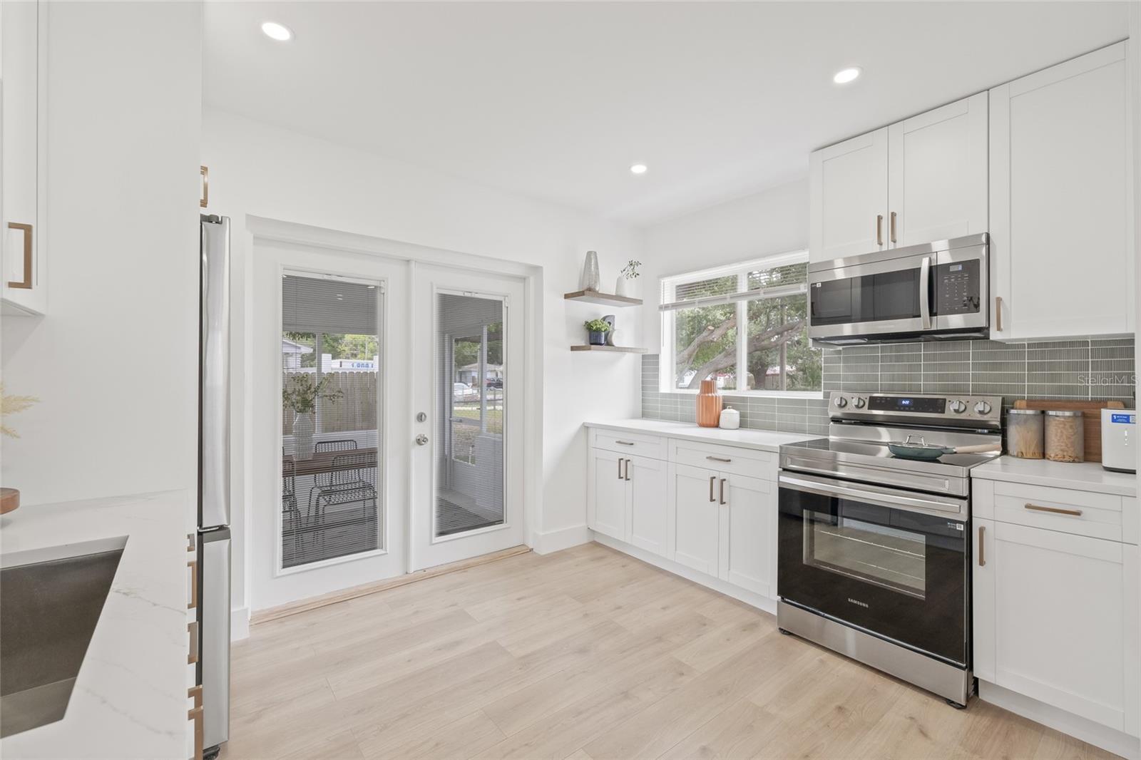3008 W VAN BUREN DR