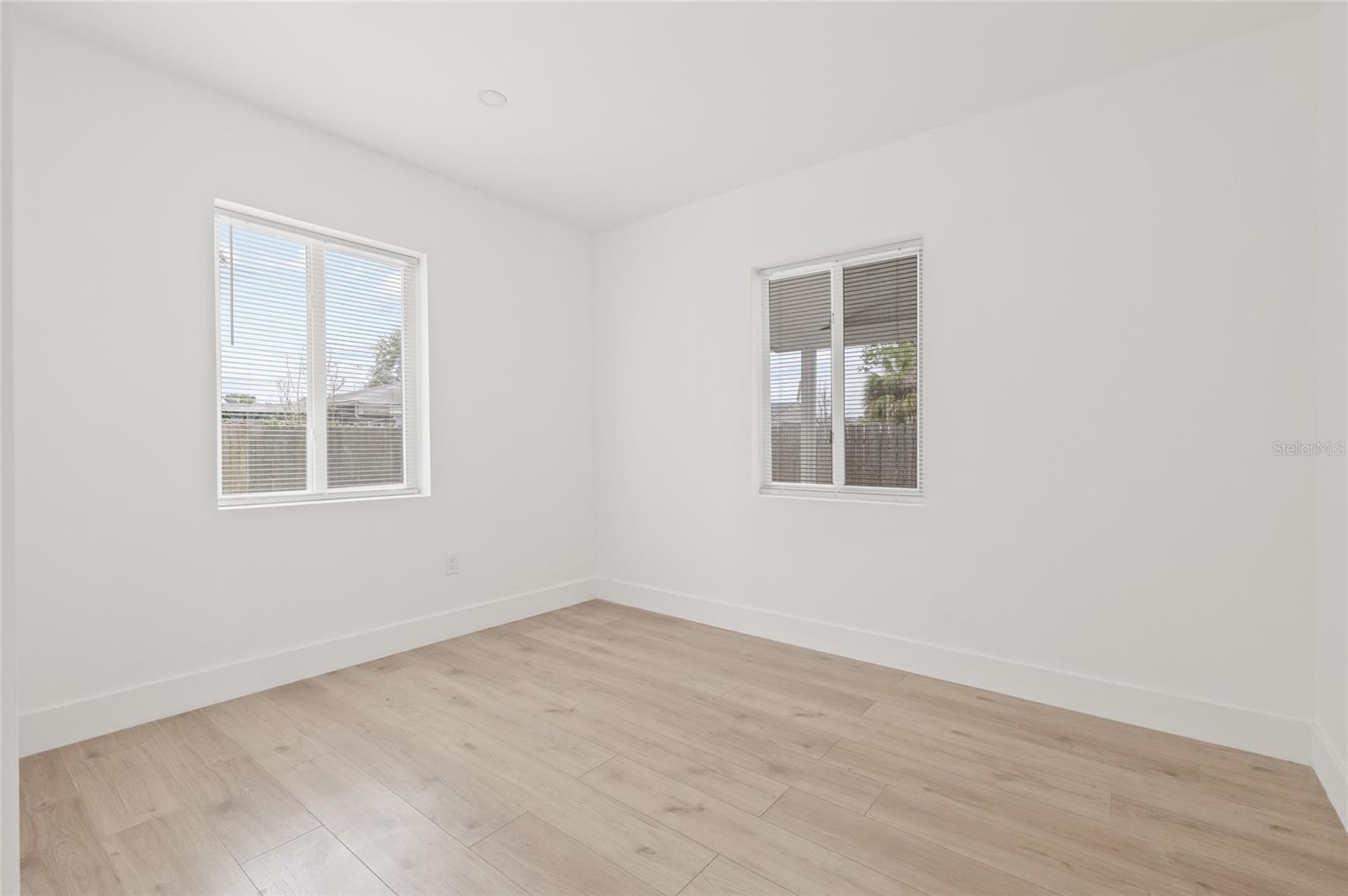 3008 W VAN BUREN DR