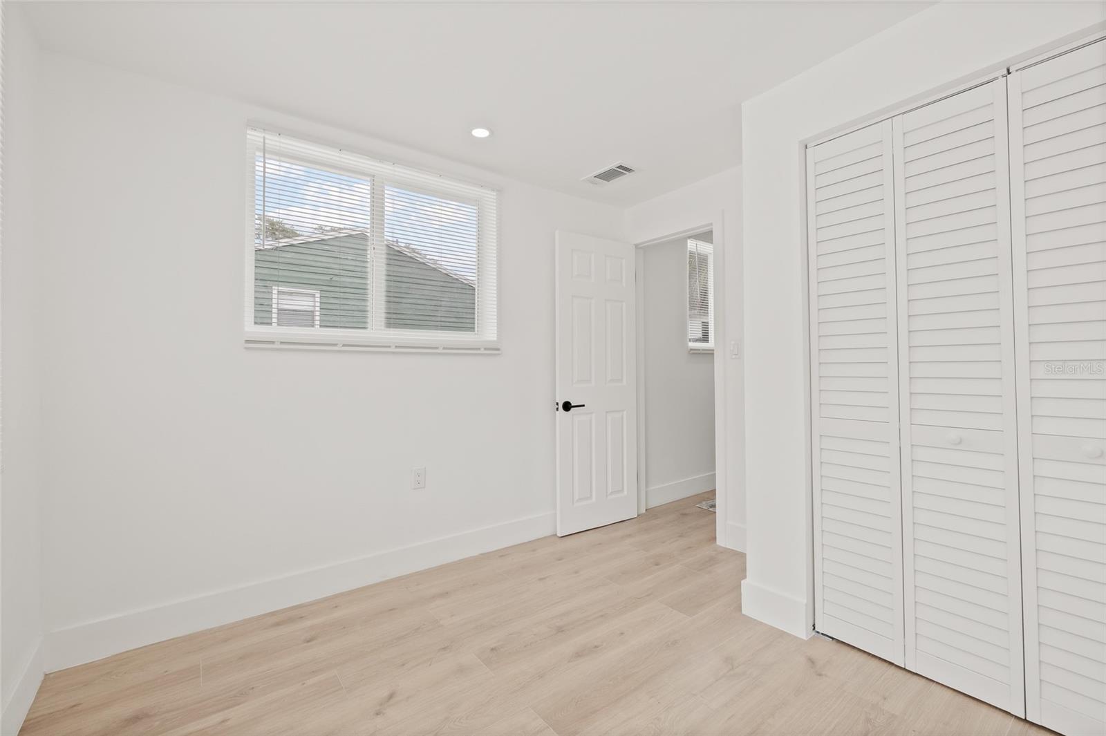 3008 W VAN BUREN DR