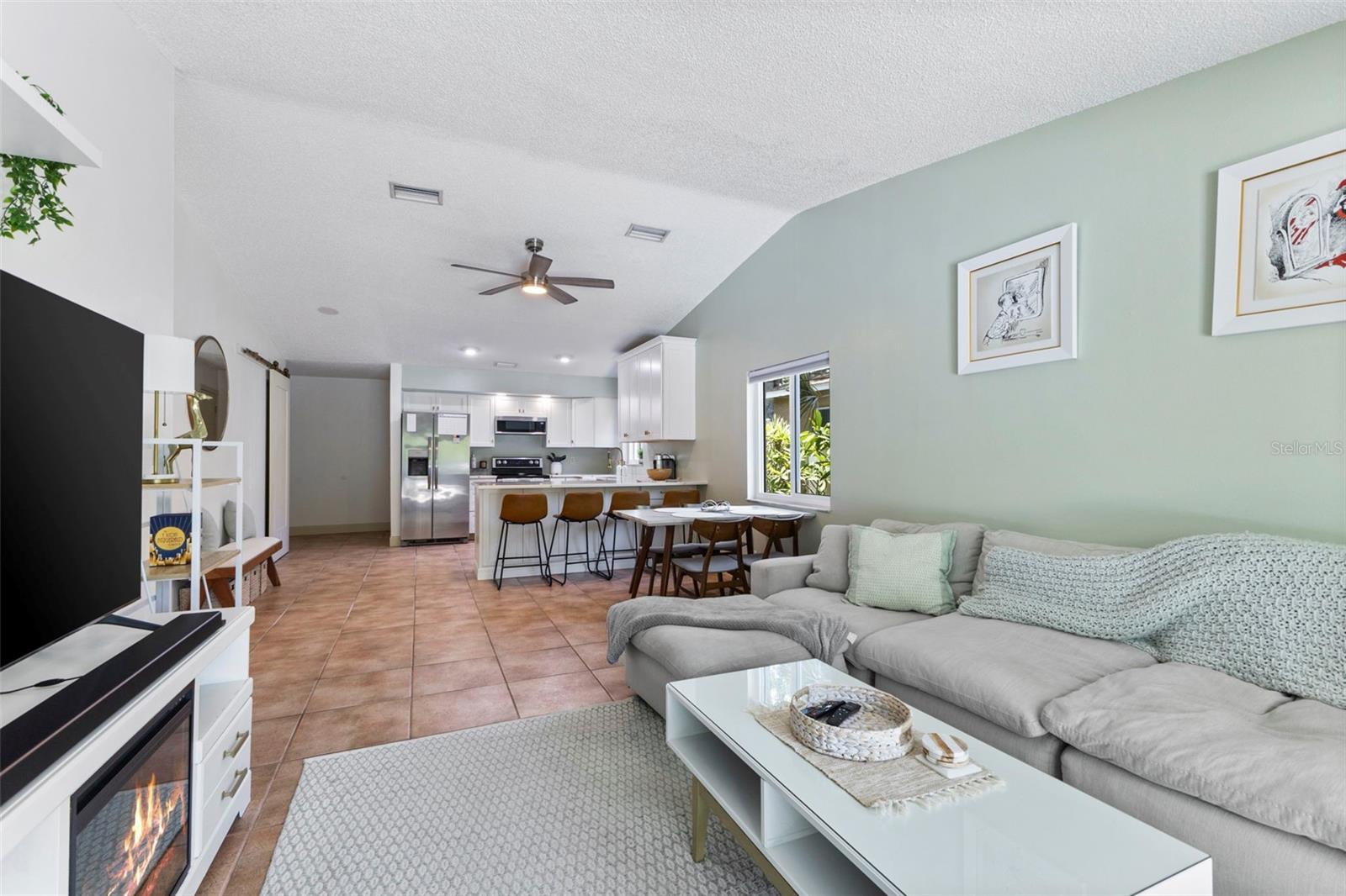 133 SE MADISON CIR N