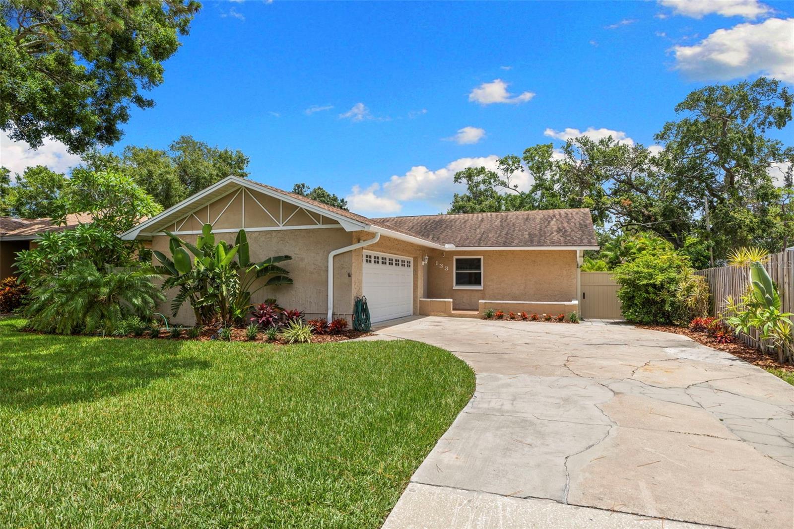 133 SE MADISON CIR N
