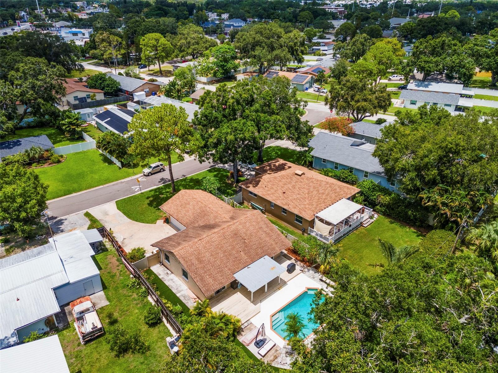 133 SE MADISON CIR N
