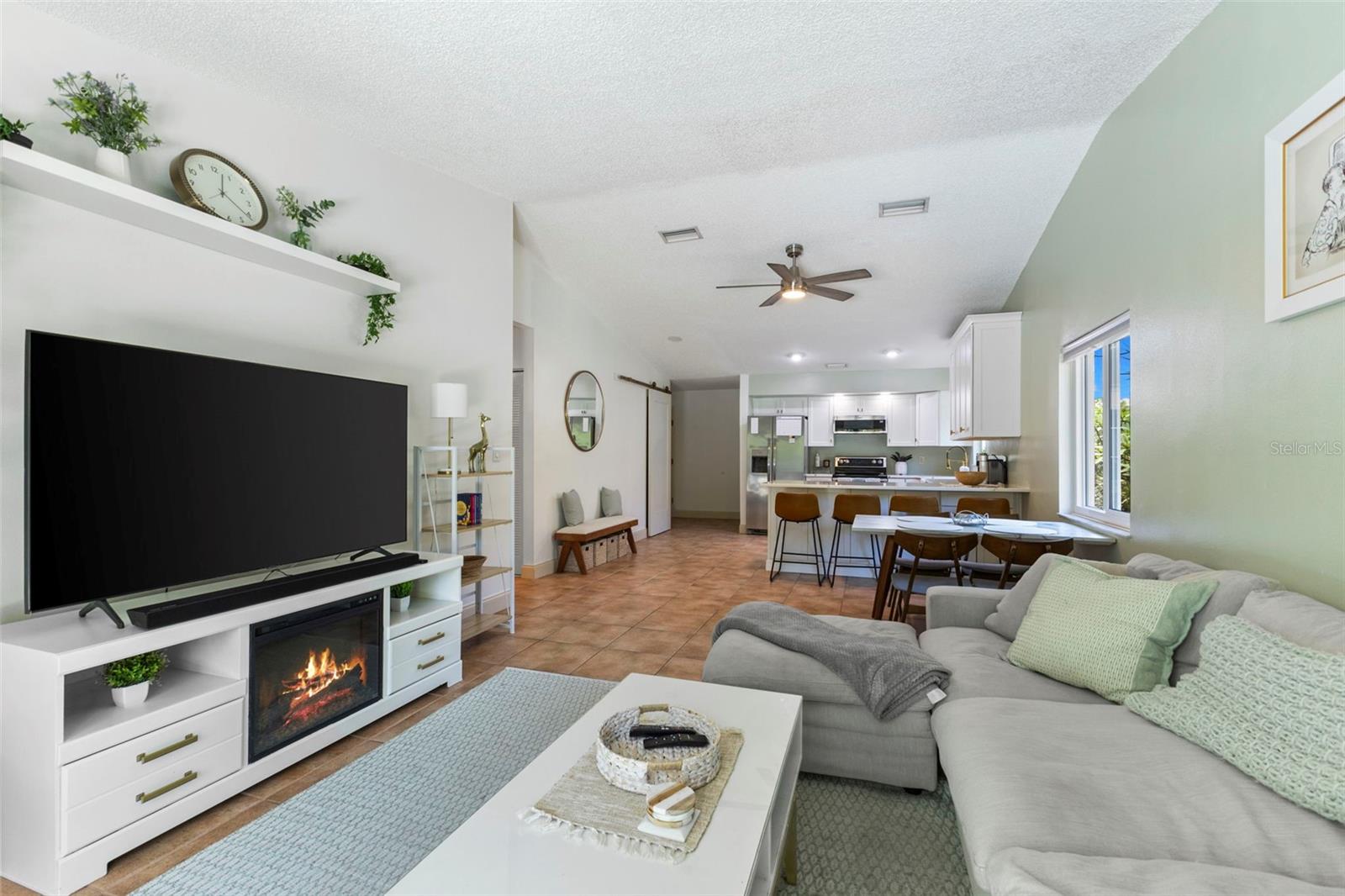 133 SE MADISON CIR N