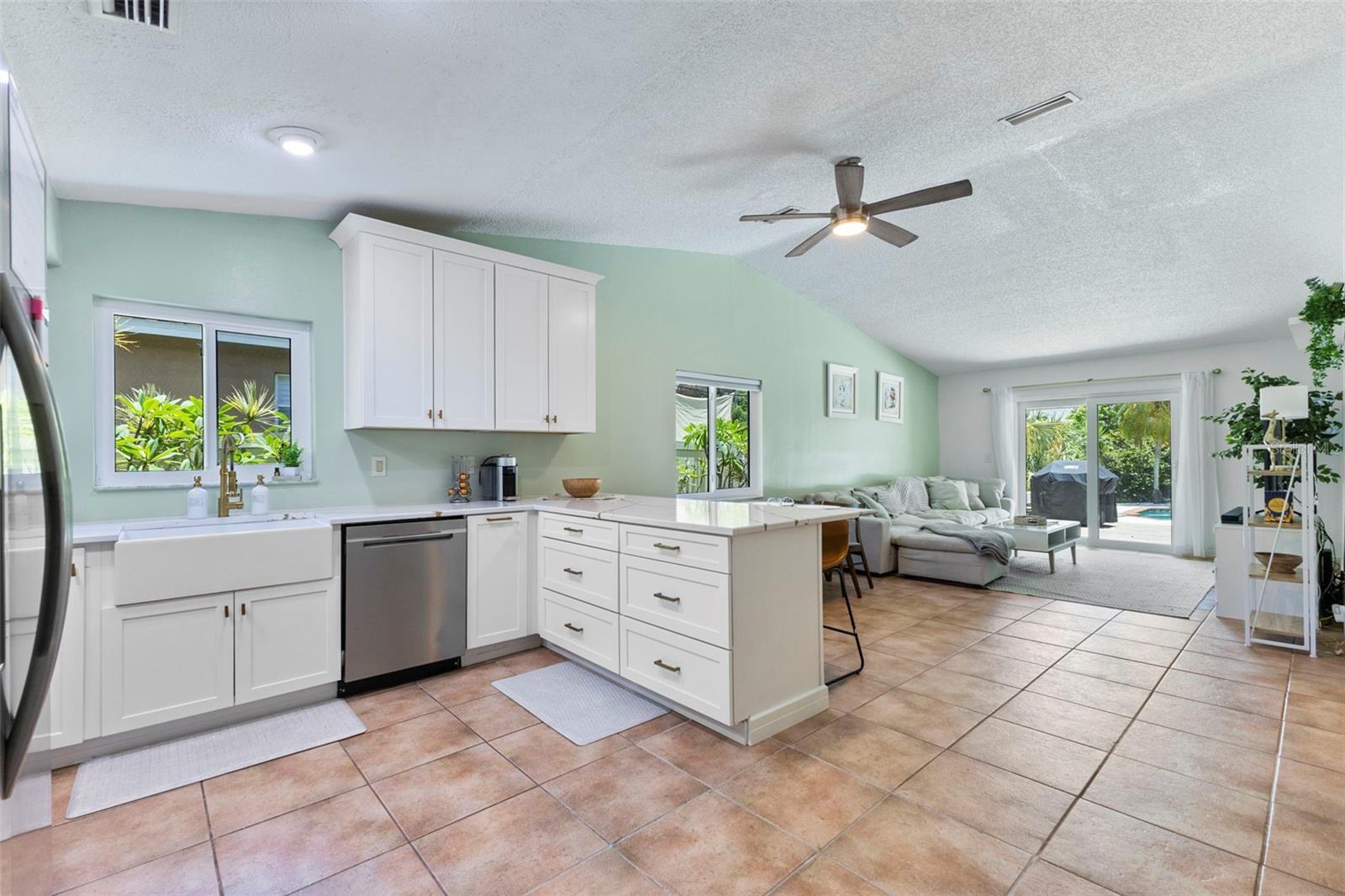 133 SE MADISON CIR N