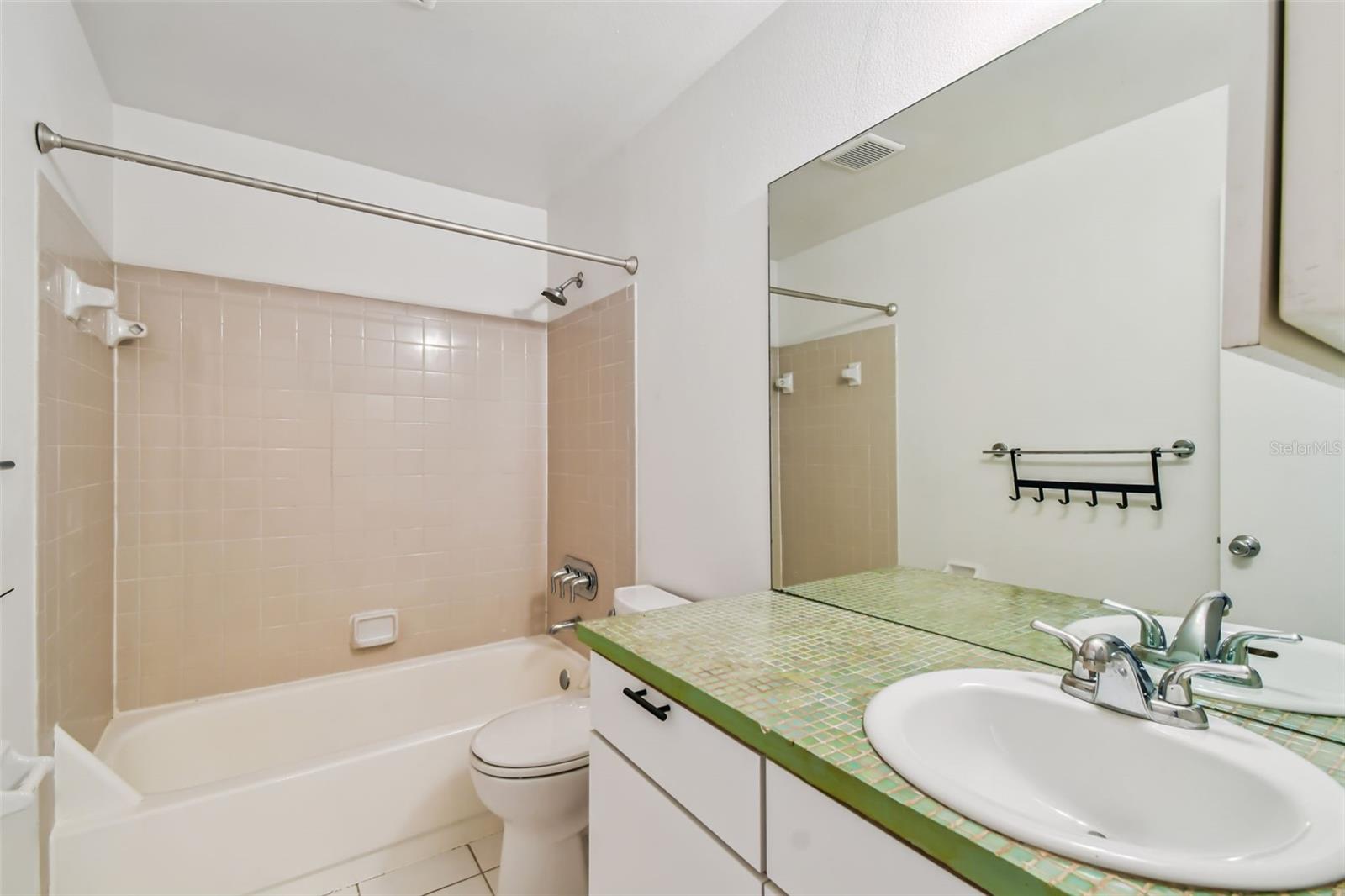 310 S DELAWARE AVE #F