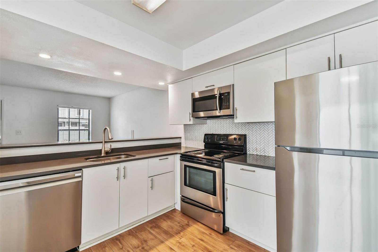 310 S DELAWARE AVE #F