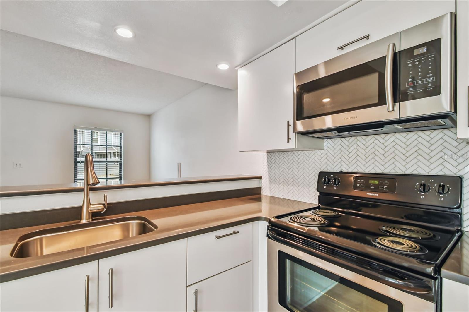 310 S DELAWARE AVE #F