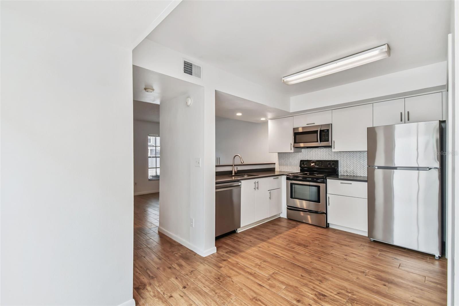 310 S DELAWARE AVE #F