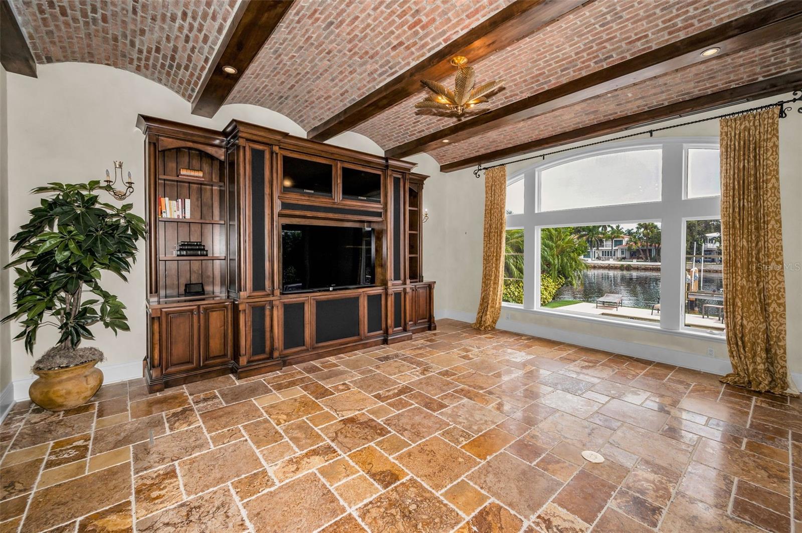 801 BRIGHTWATERS BLVD NE