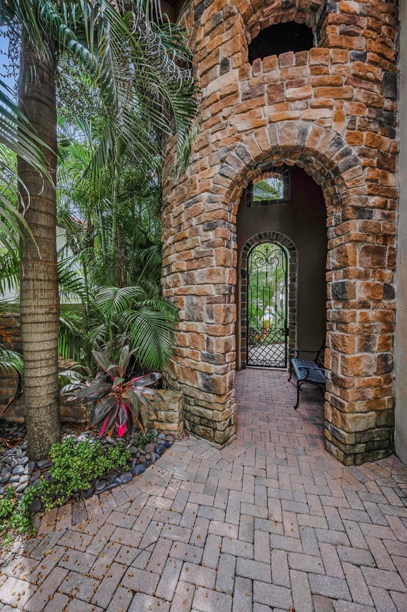 801 BRIGHTWATERS BLVD NE