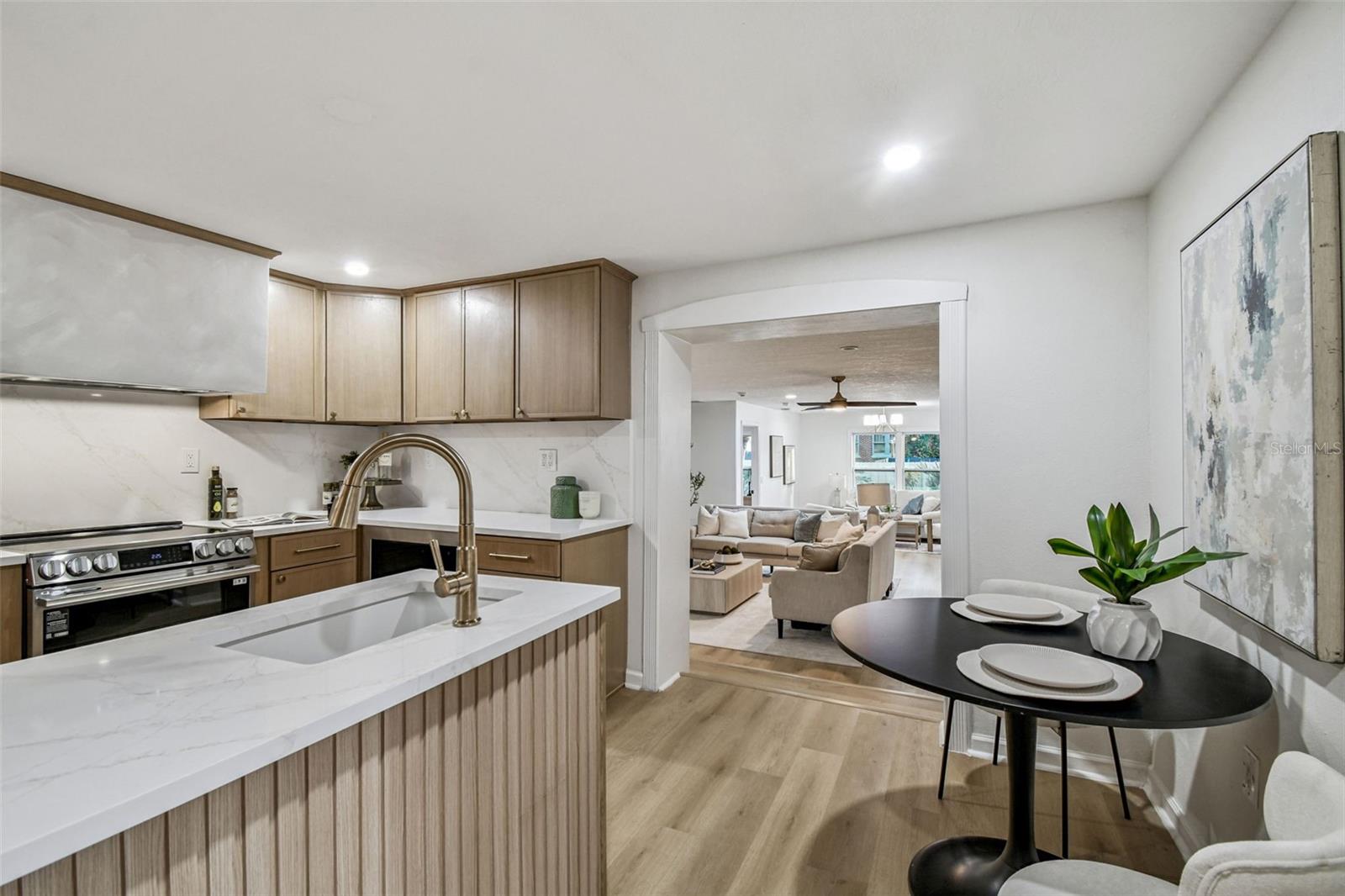 3320 W VILLA ROSA ST