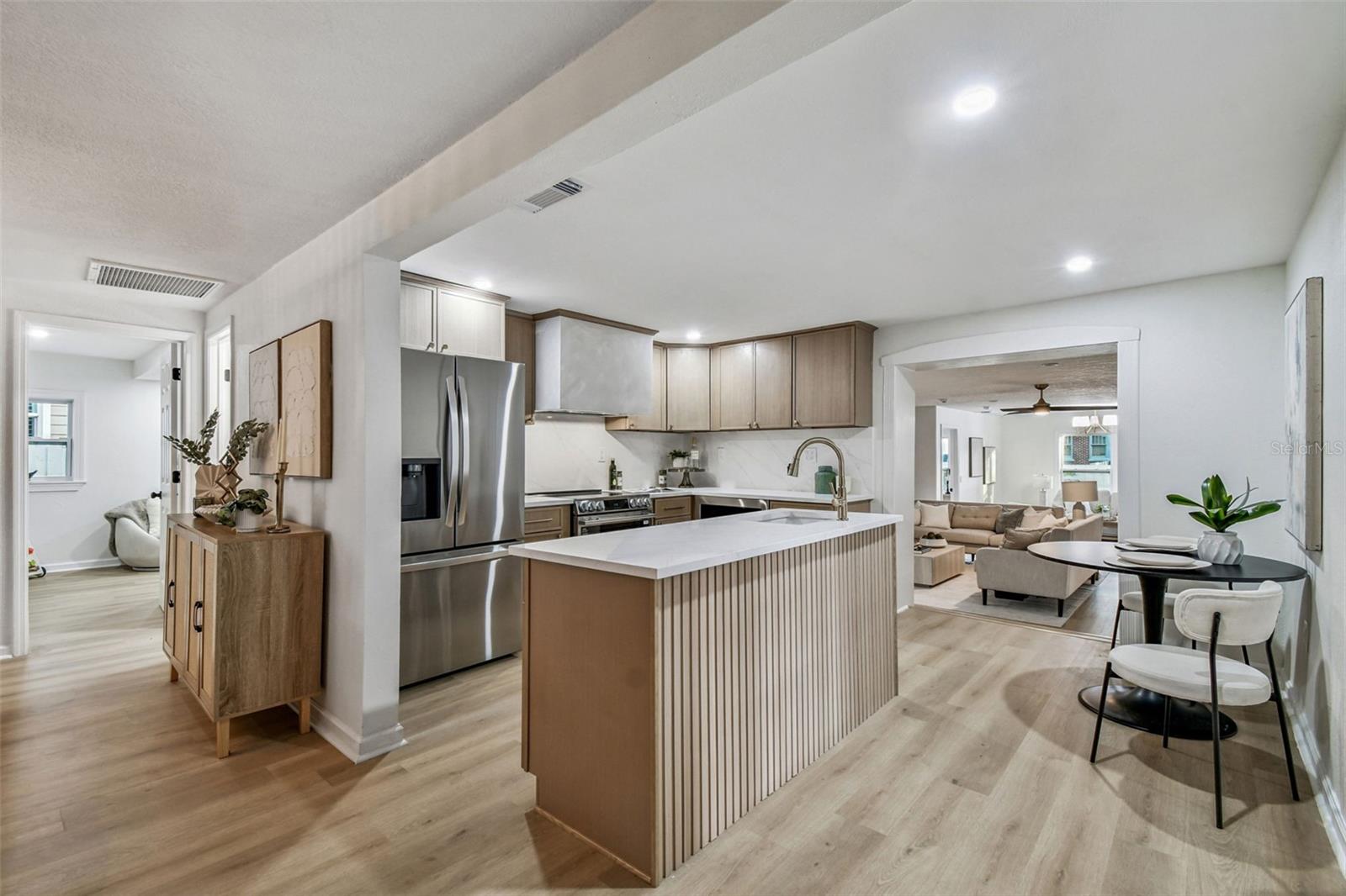 3320 W VILLA ROSA ST