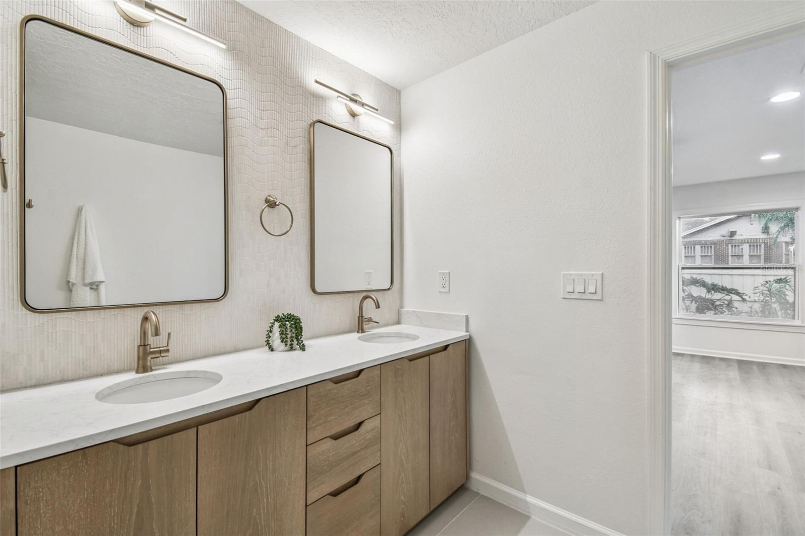 3320 W VILLA ROSA ST