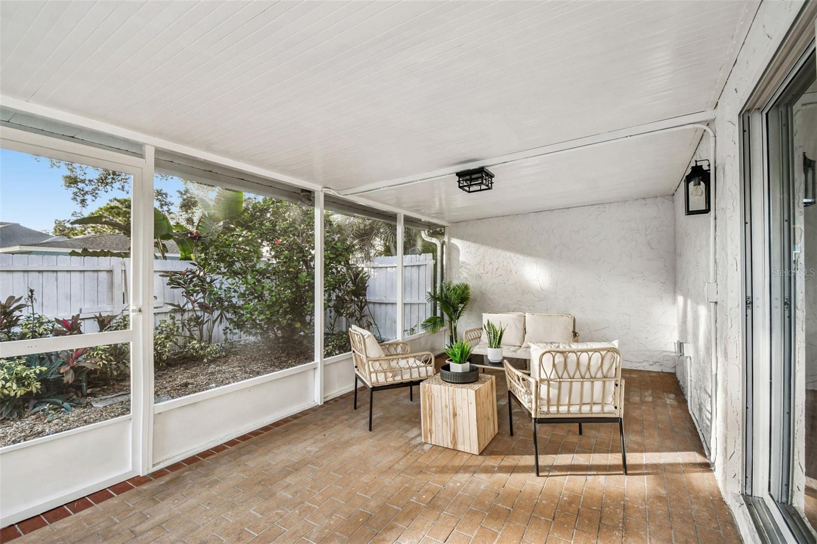 3320 W VILLA ROSA ST