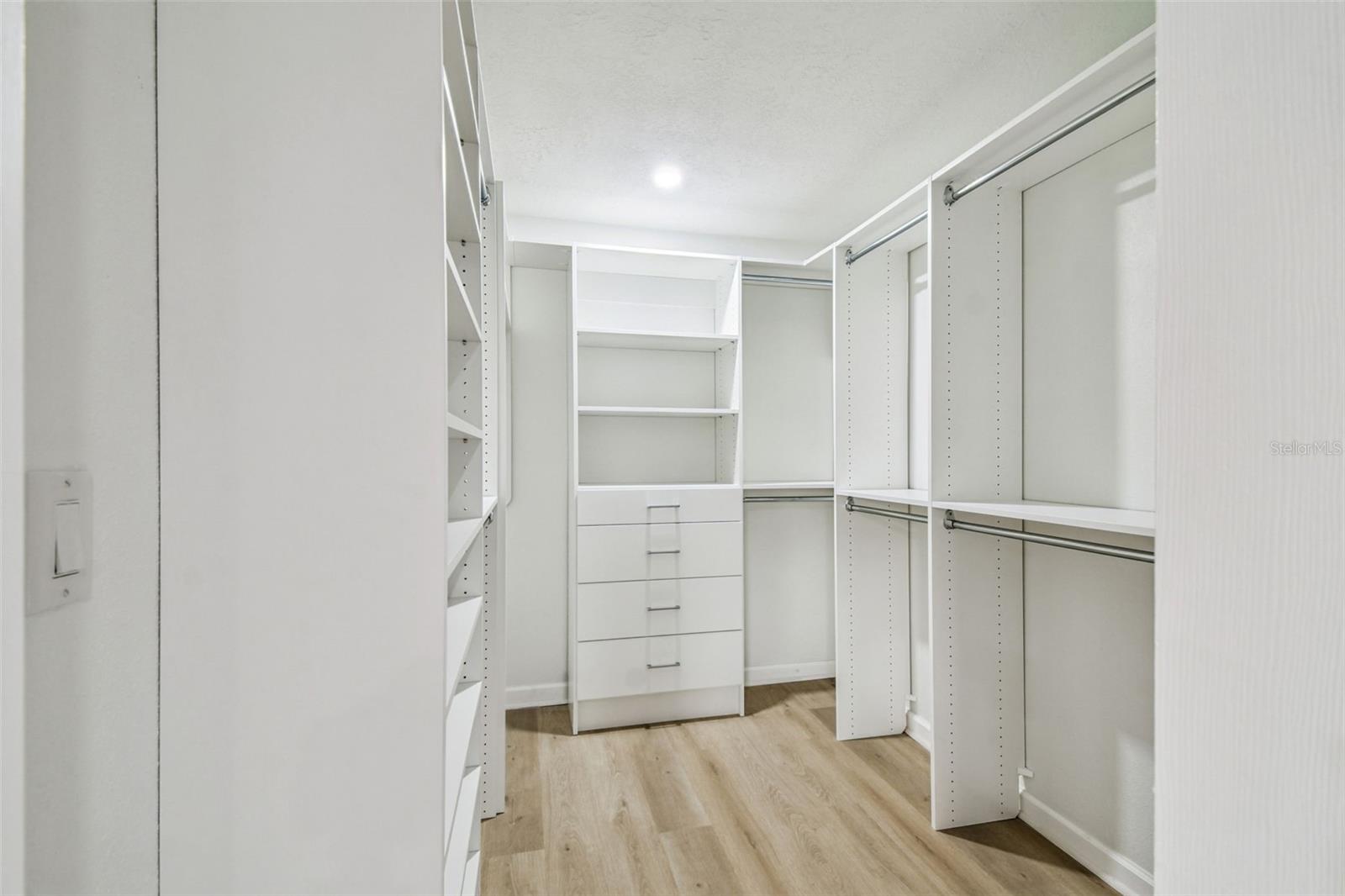 3320 W VILLA ROSA ST