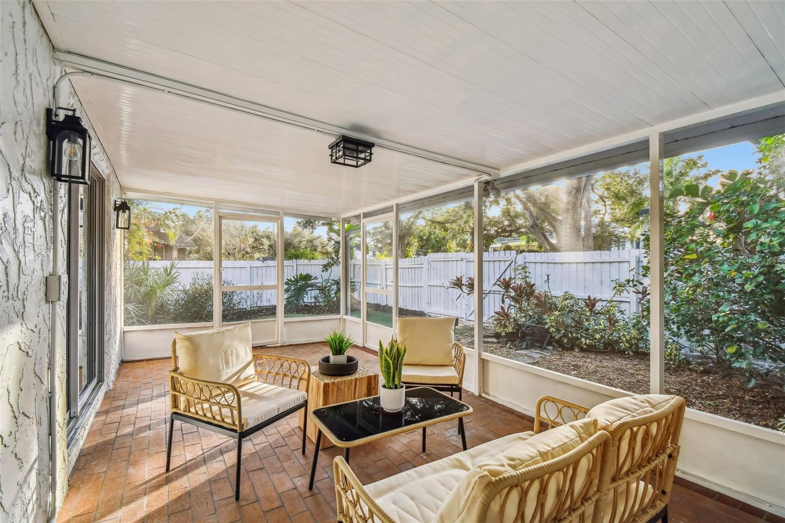 3320 W VILLA ROSA ST