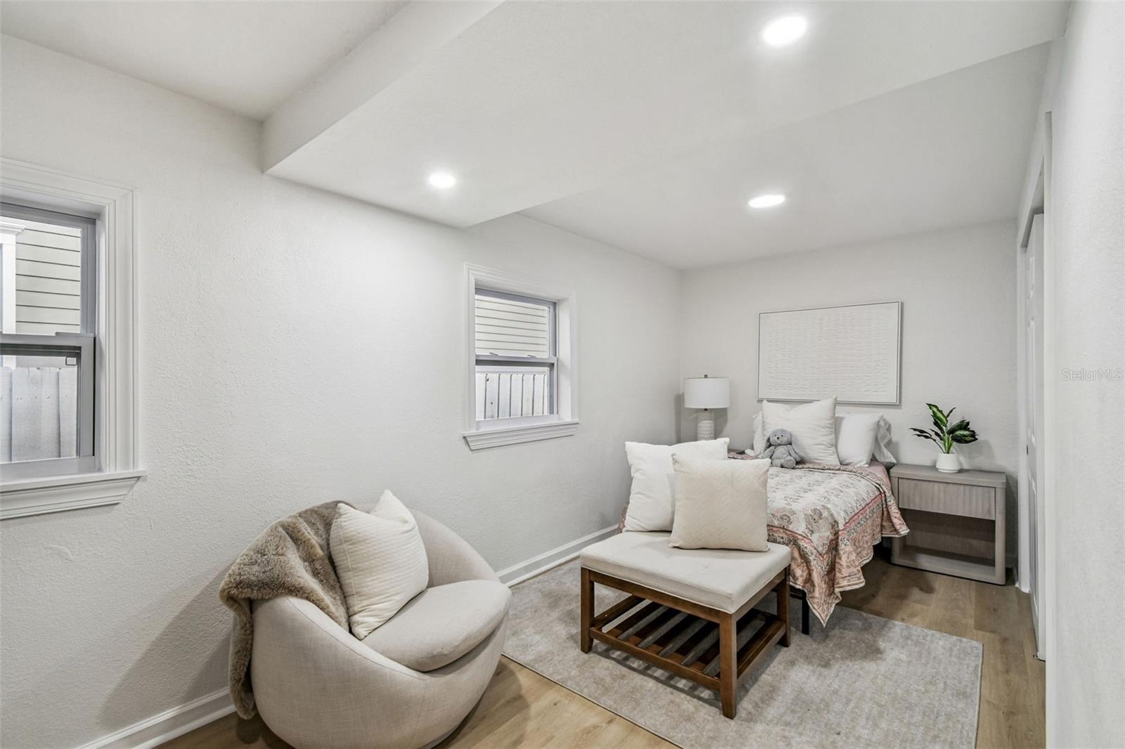 3320 W VILLA ROSA ST