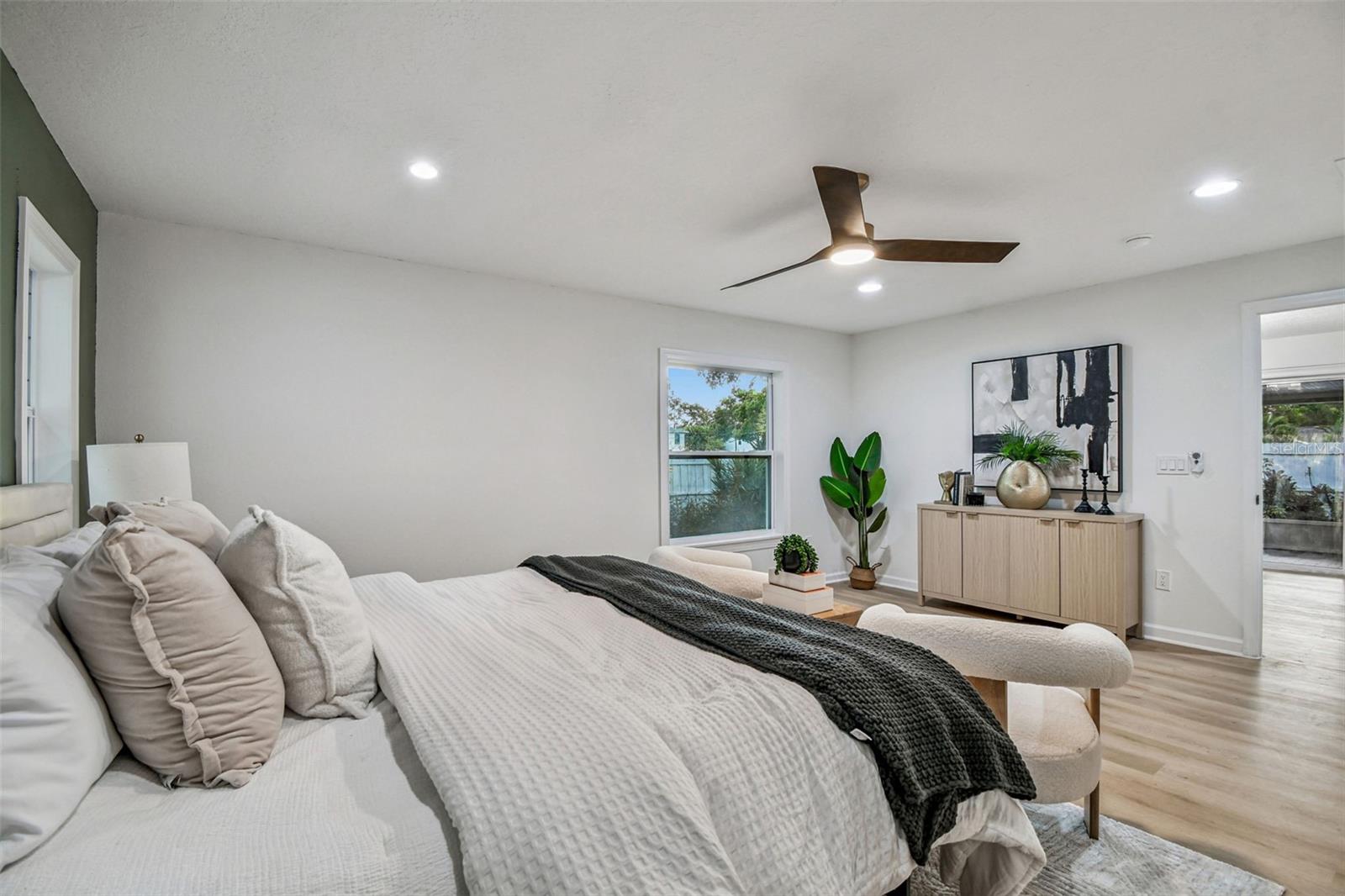 3320 W VILLA ROSA ST