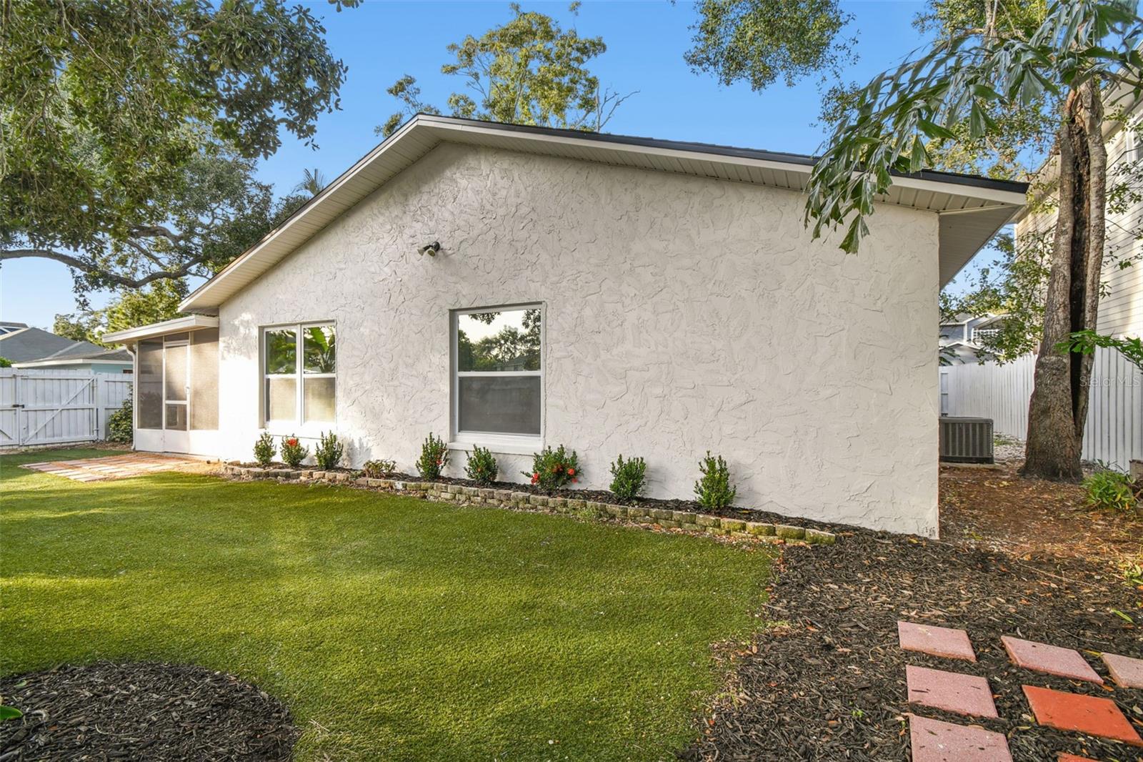 3320 W VILLA ROSA ST