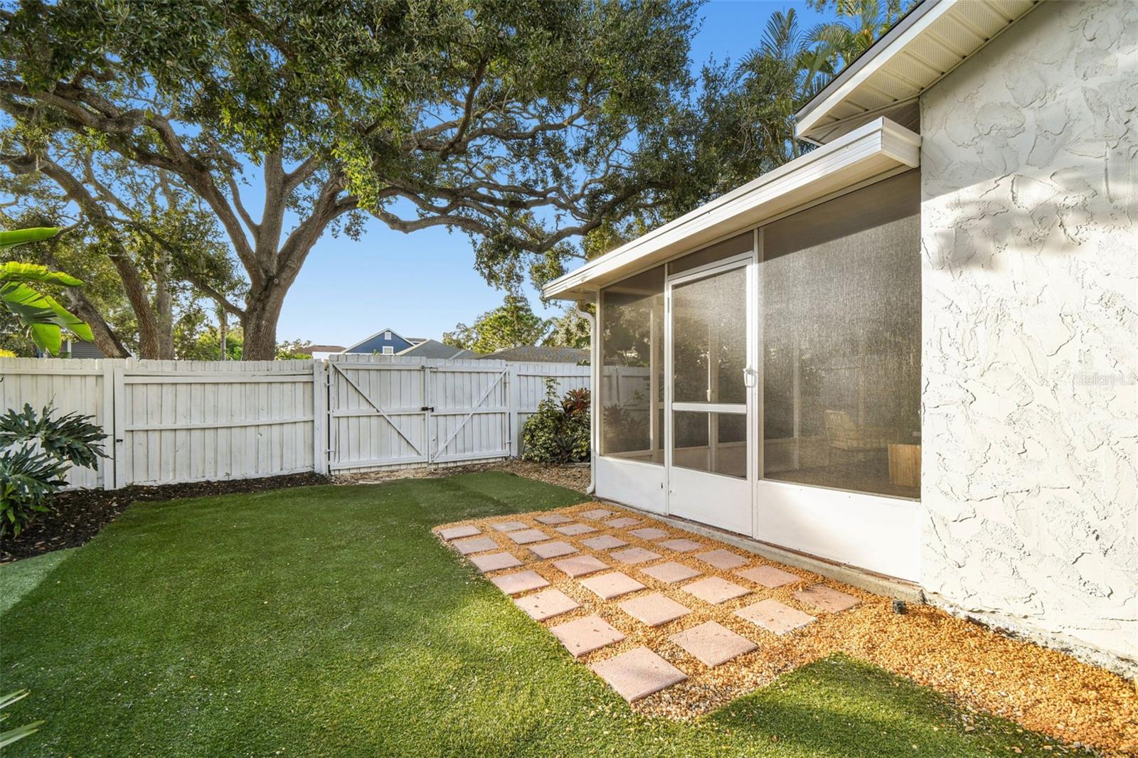 3320 W VILLA ROSA ST