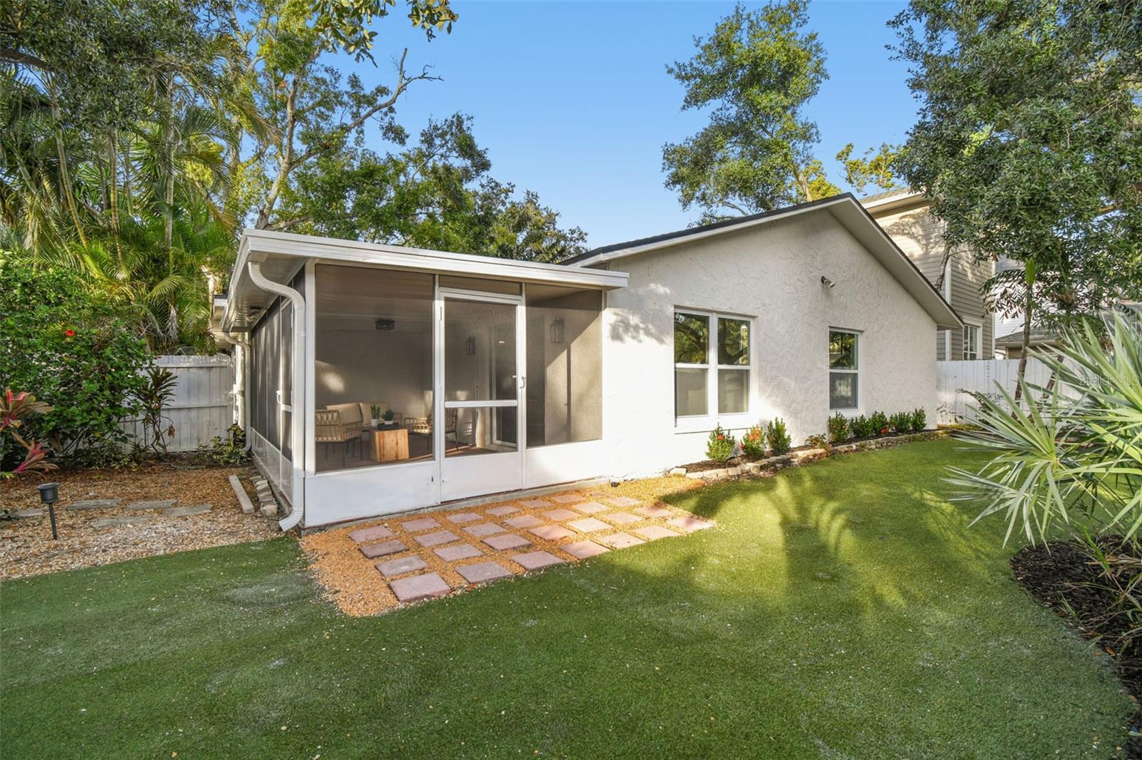 3320 W VILLA ROSA ST