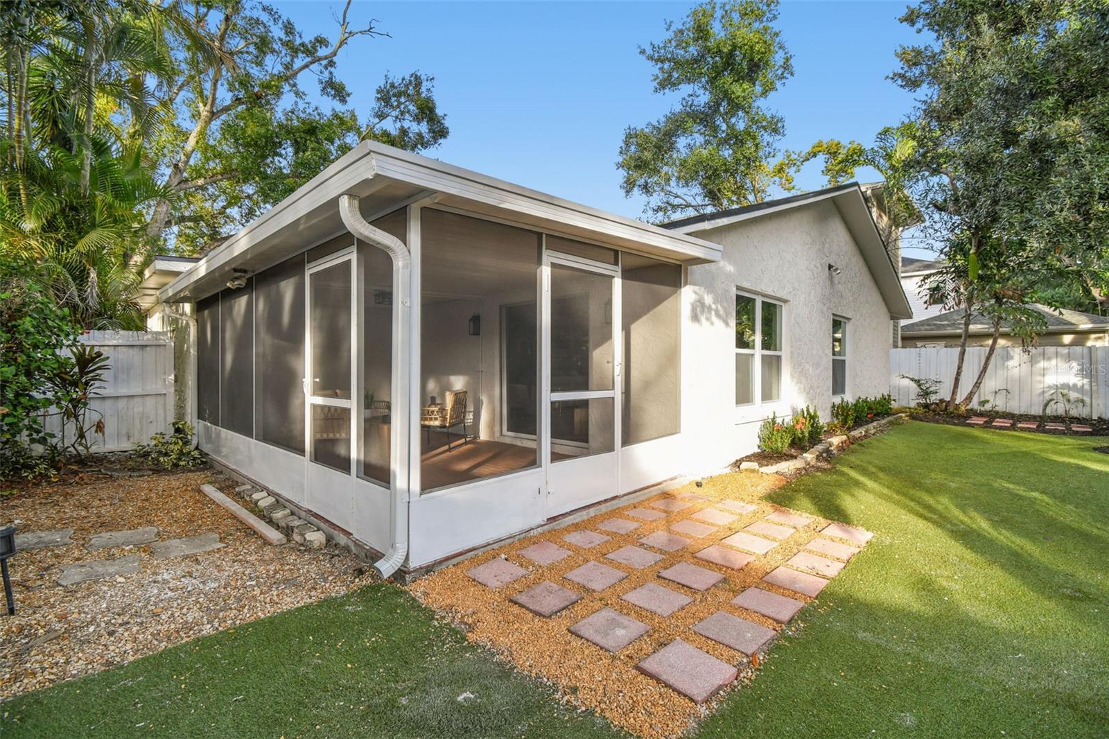 3320 W VILLA ROSA ST