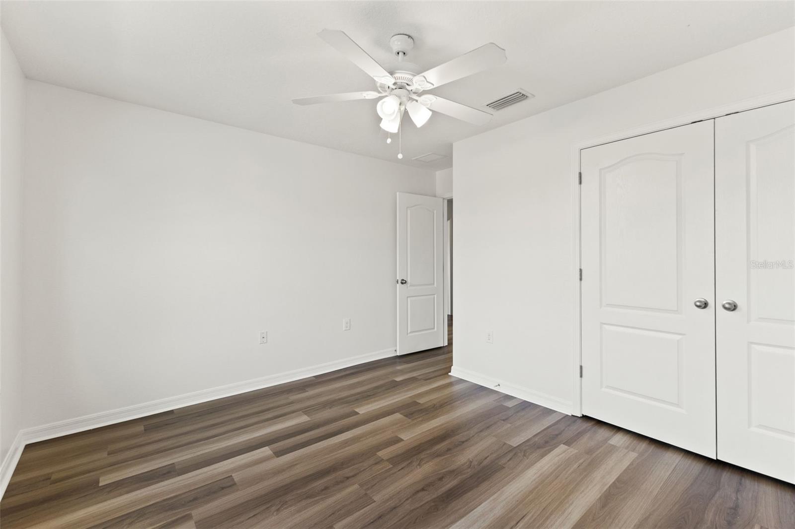 402 W HANNA AVE