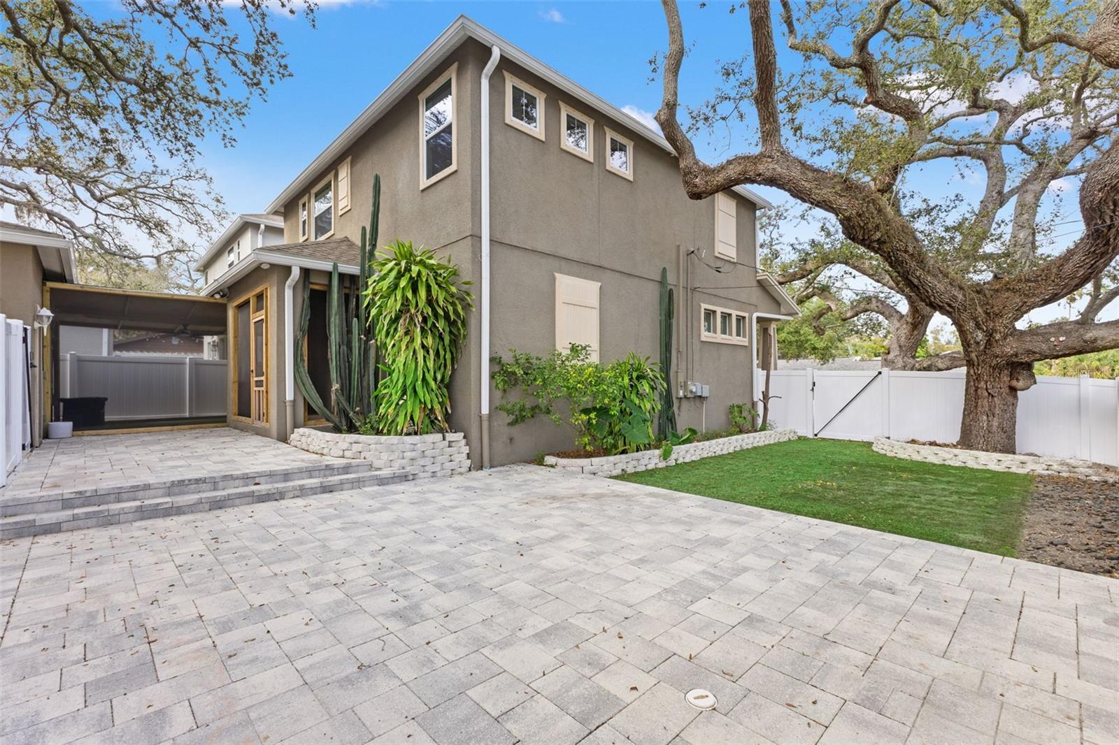 402 W HANNA AVE