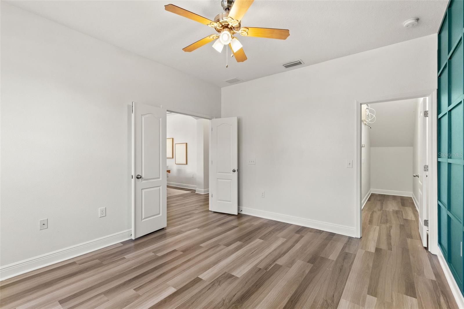 402 W HANNA AVE