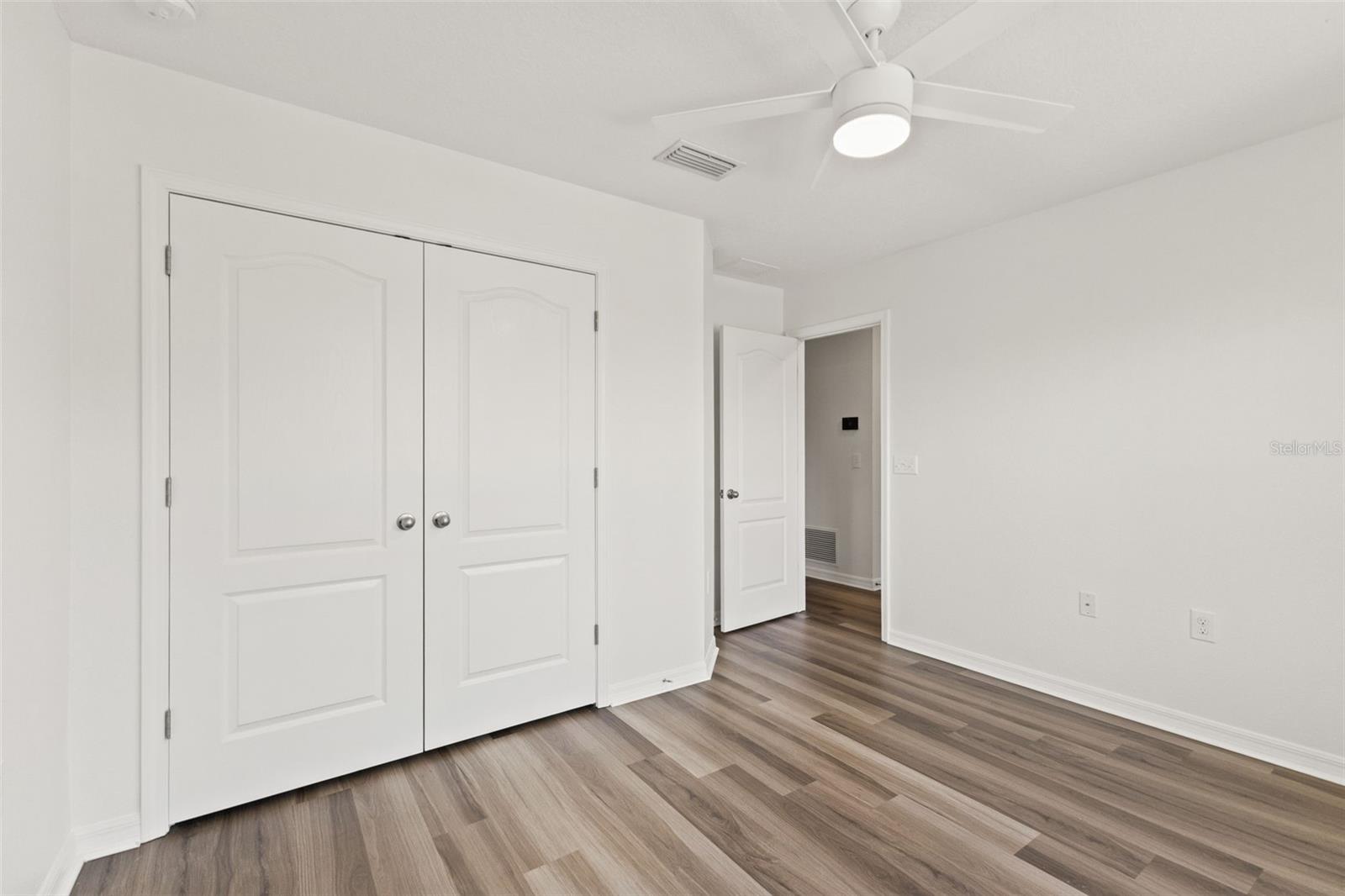 402 W HANNA AVE