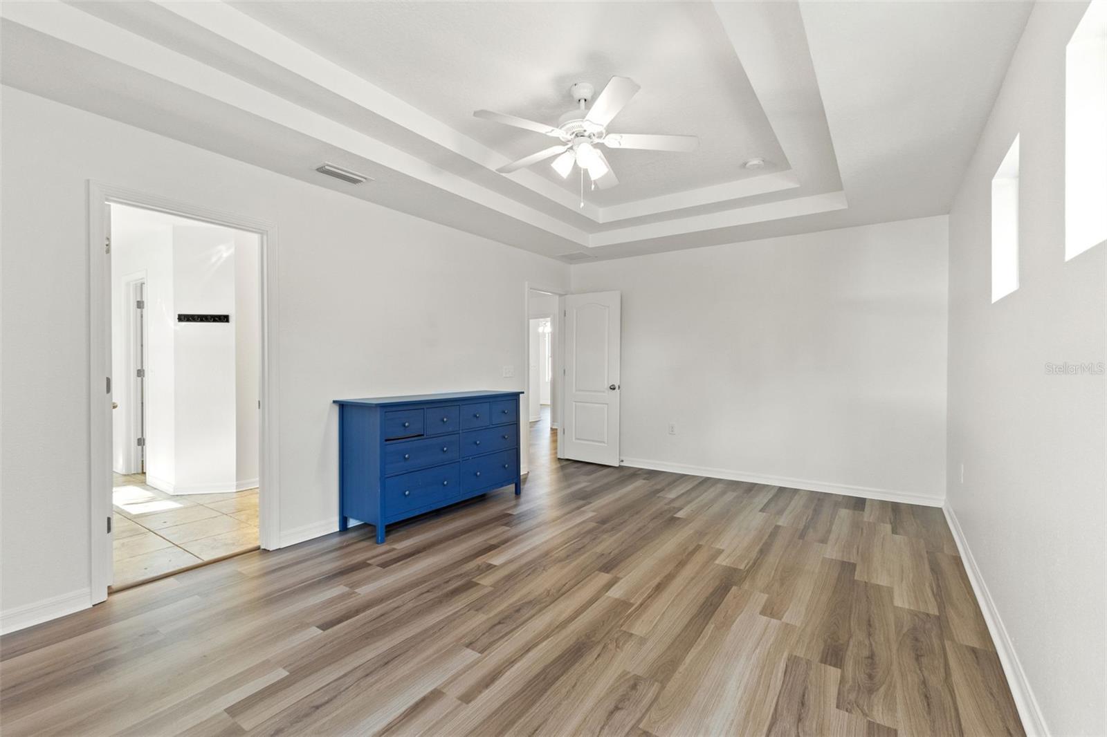 402 W HANNA AVE