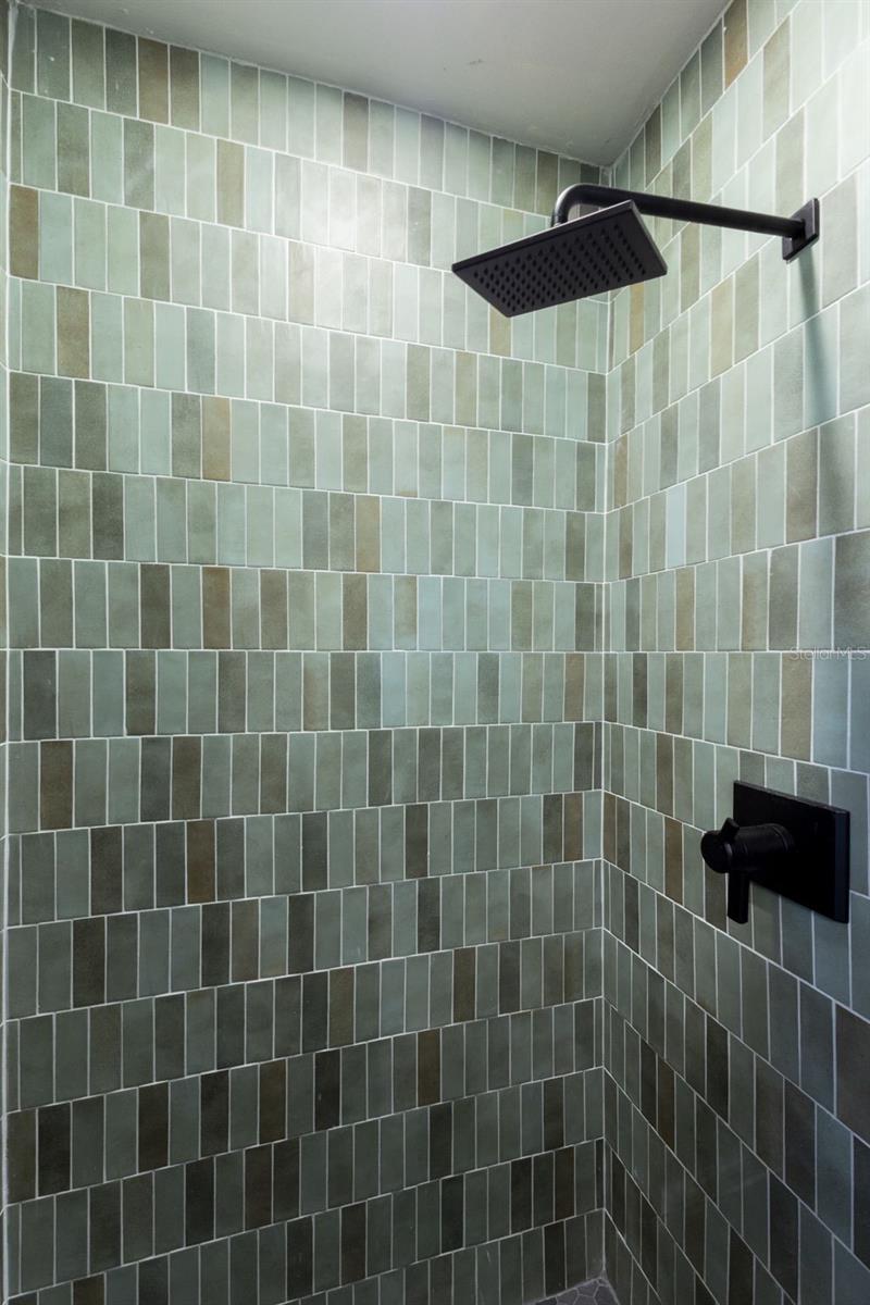 4618 BAYSHORE BLVD NE