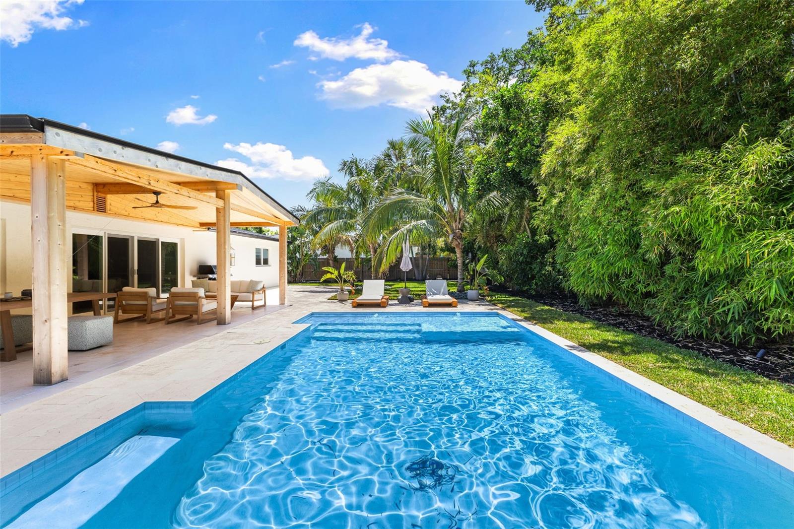 4618 BAYSHORE BLVD NE