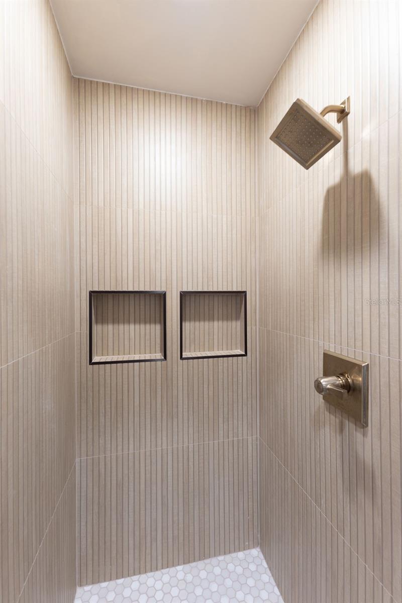 4618 BAYSHORE BLVD NE