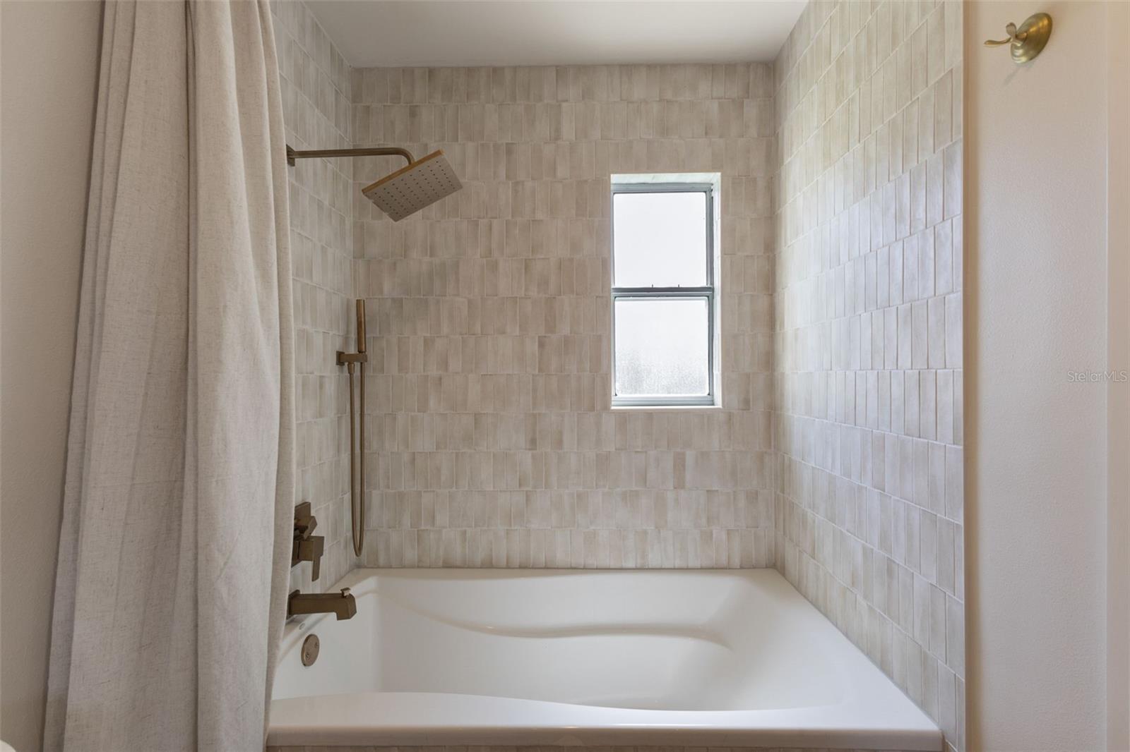 4618 BAYSHORE BLVD NE