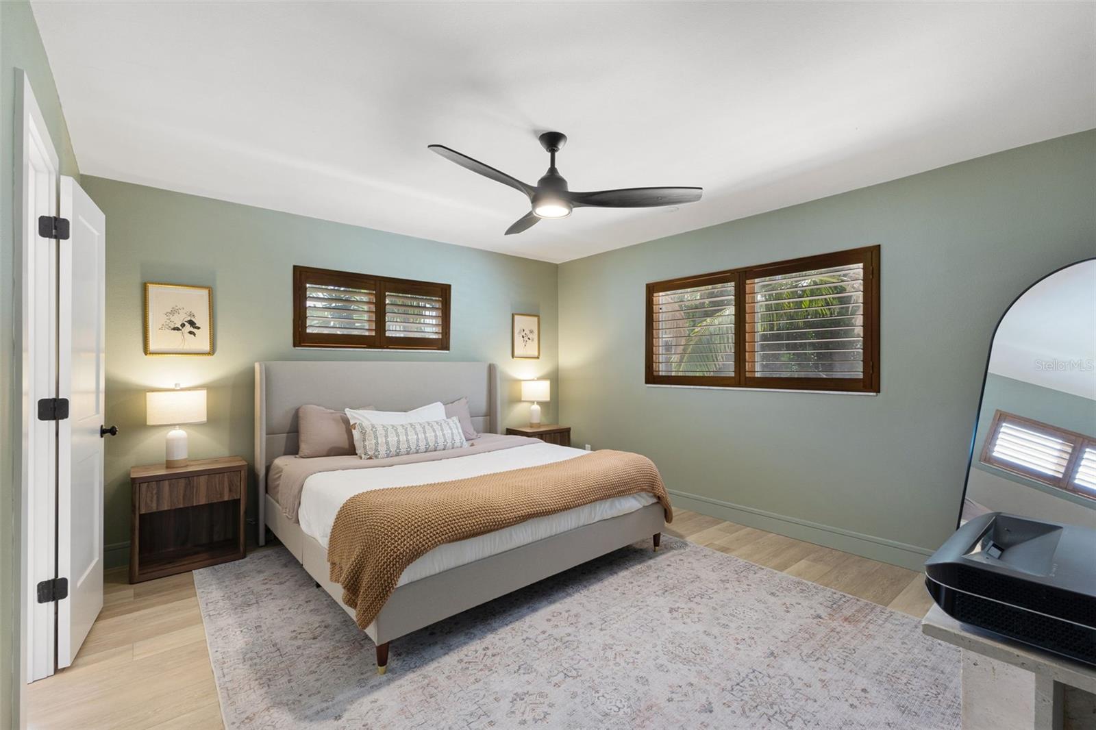 4618 BAYSHORE BLVD NE