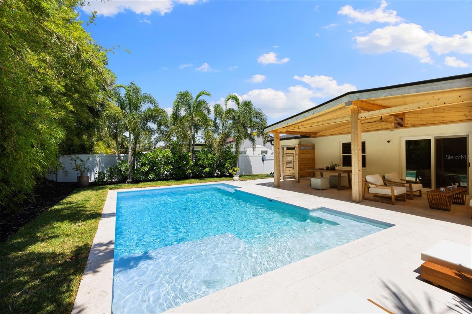 4618 BAYSHORE BLVD NE