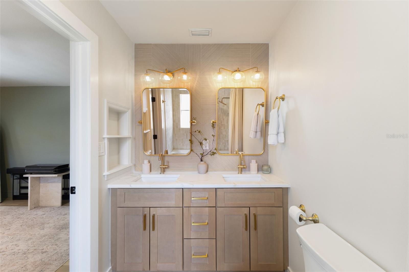 4618 BAYSHORE BLVD NE