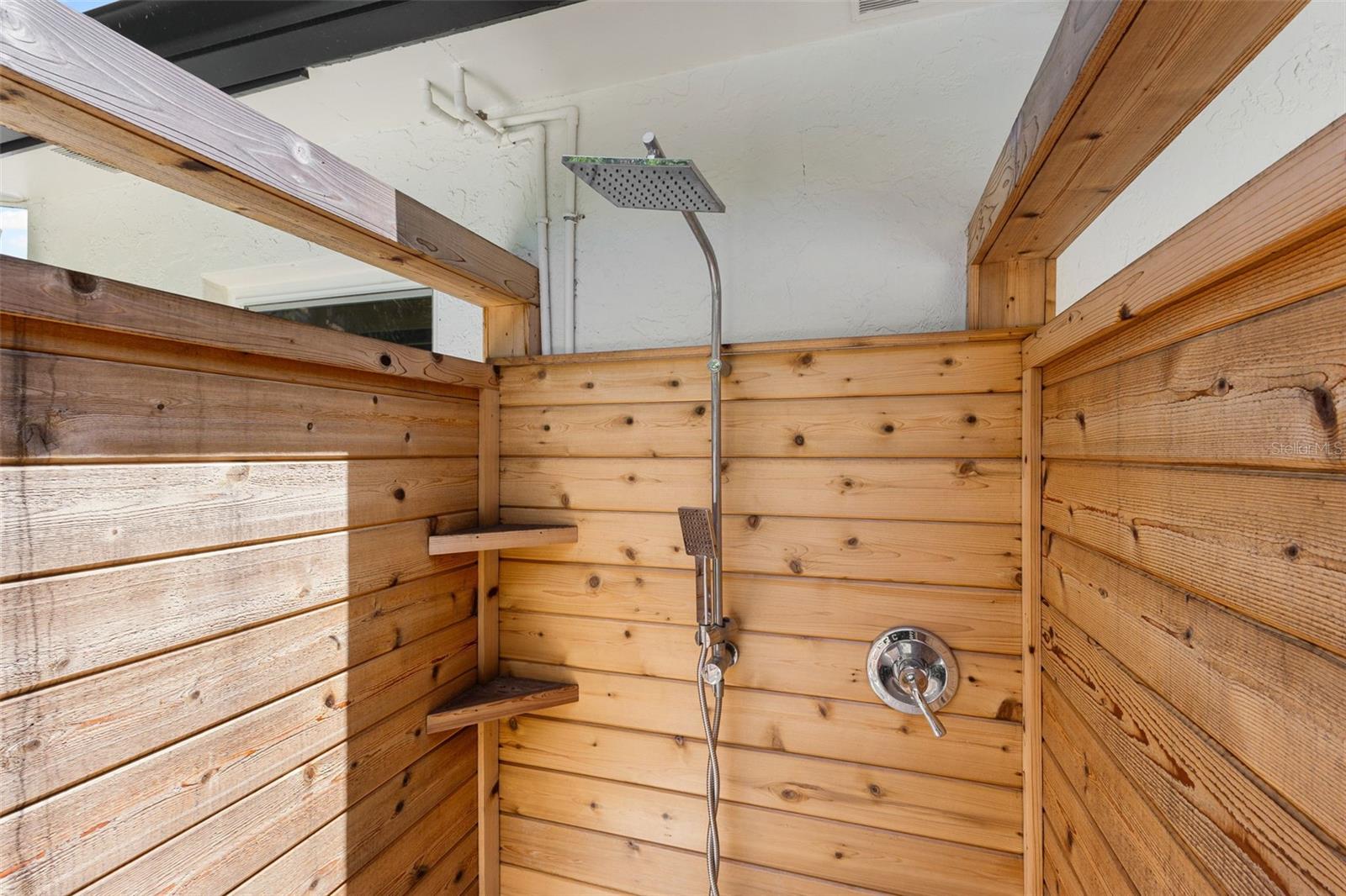 4618 BAYSHORE BLVD NE